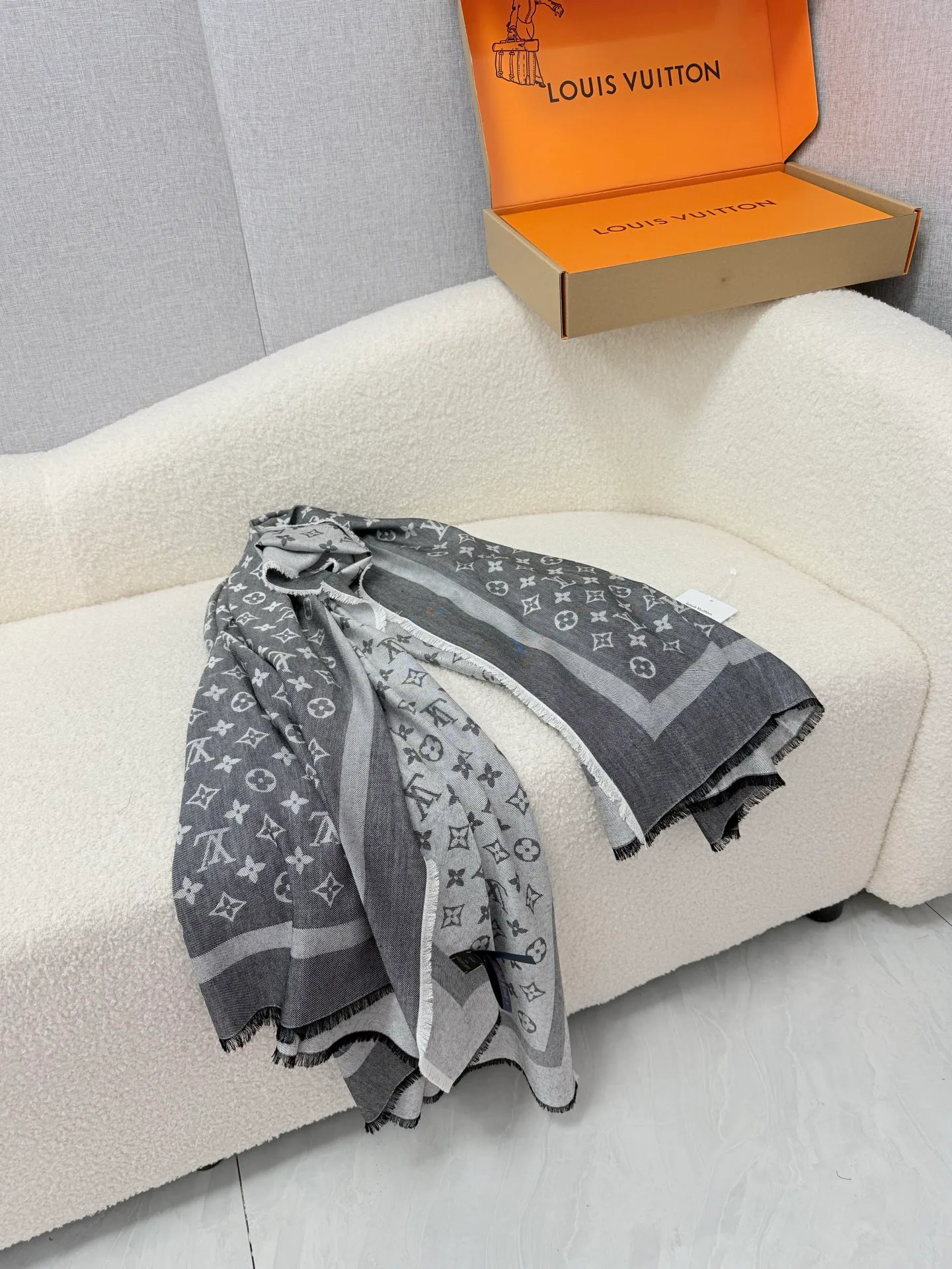 Шарфы Louis Vuitton 18003377
