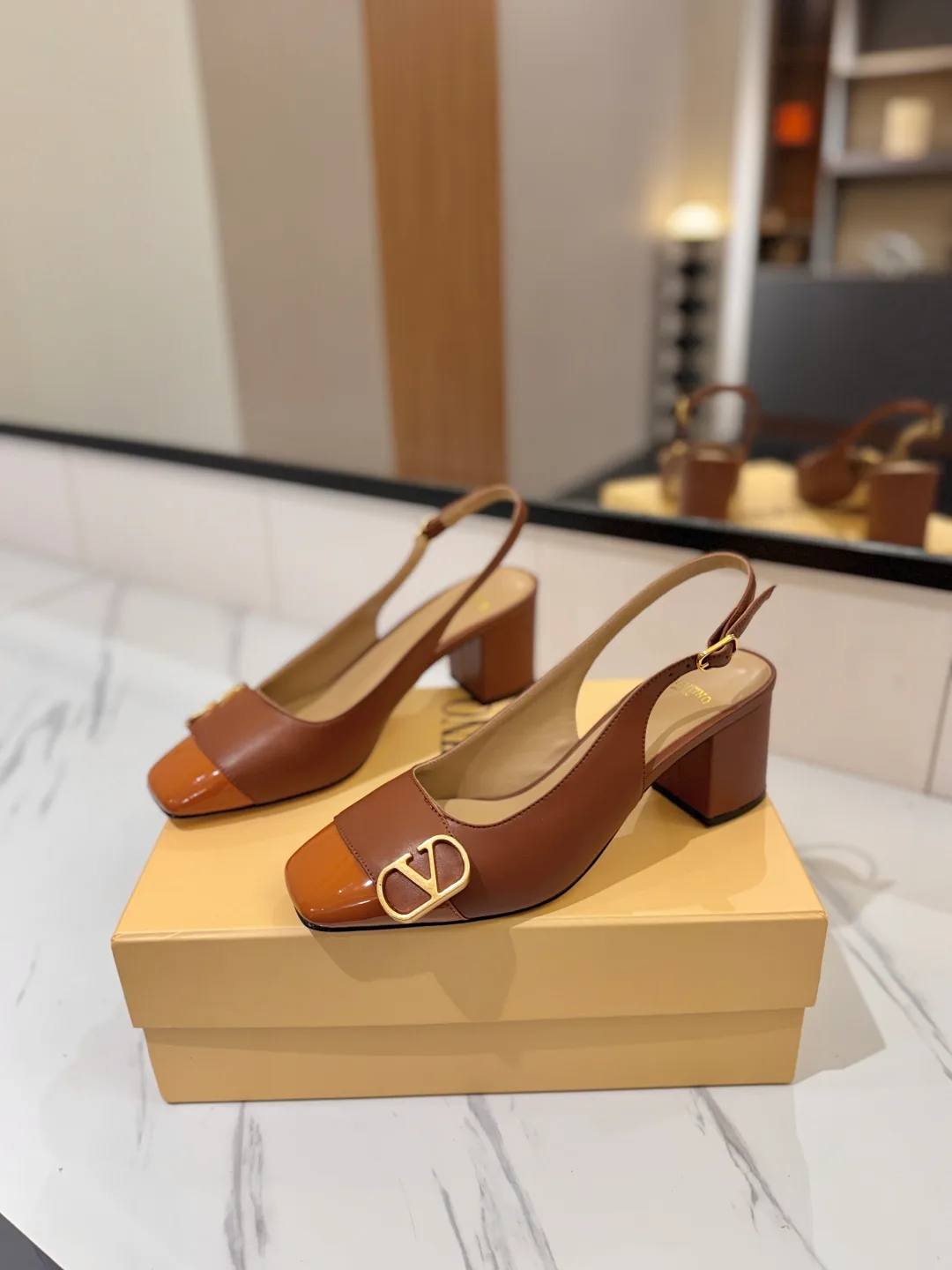Босоножки Женские Valentino 18134905