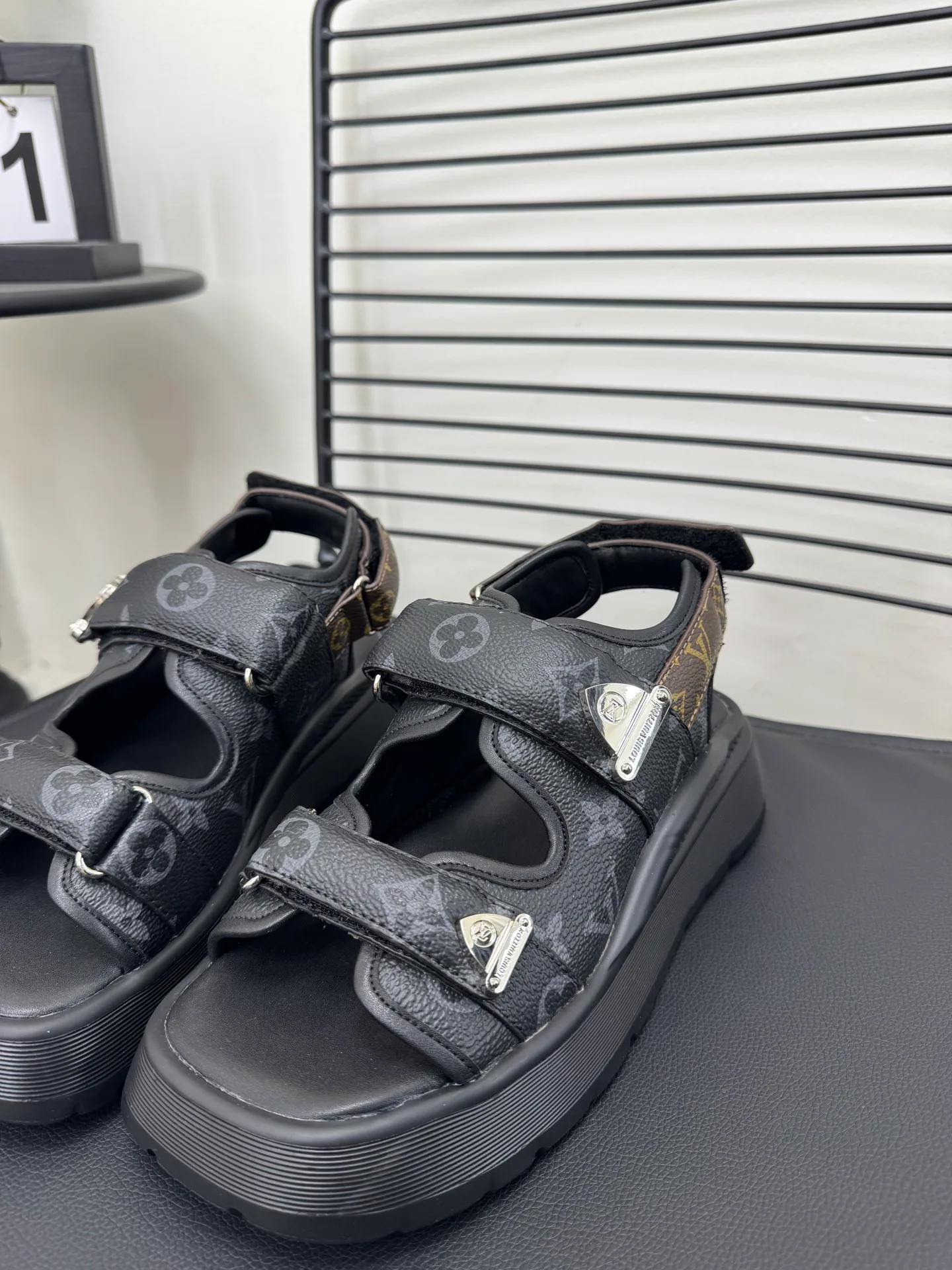 Сандалии Женские Louis Vuitton 11055247