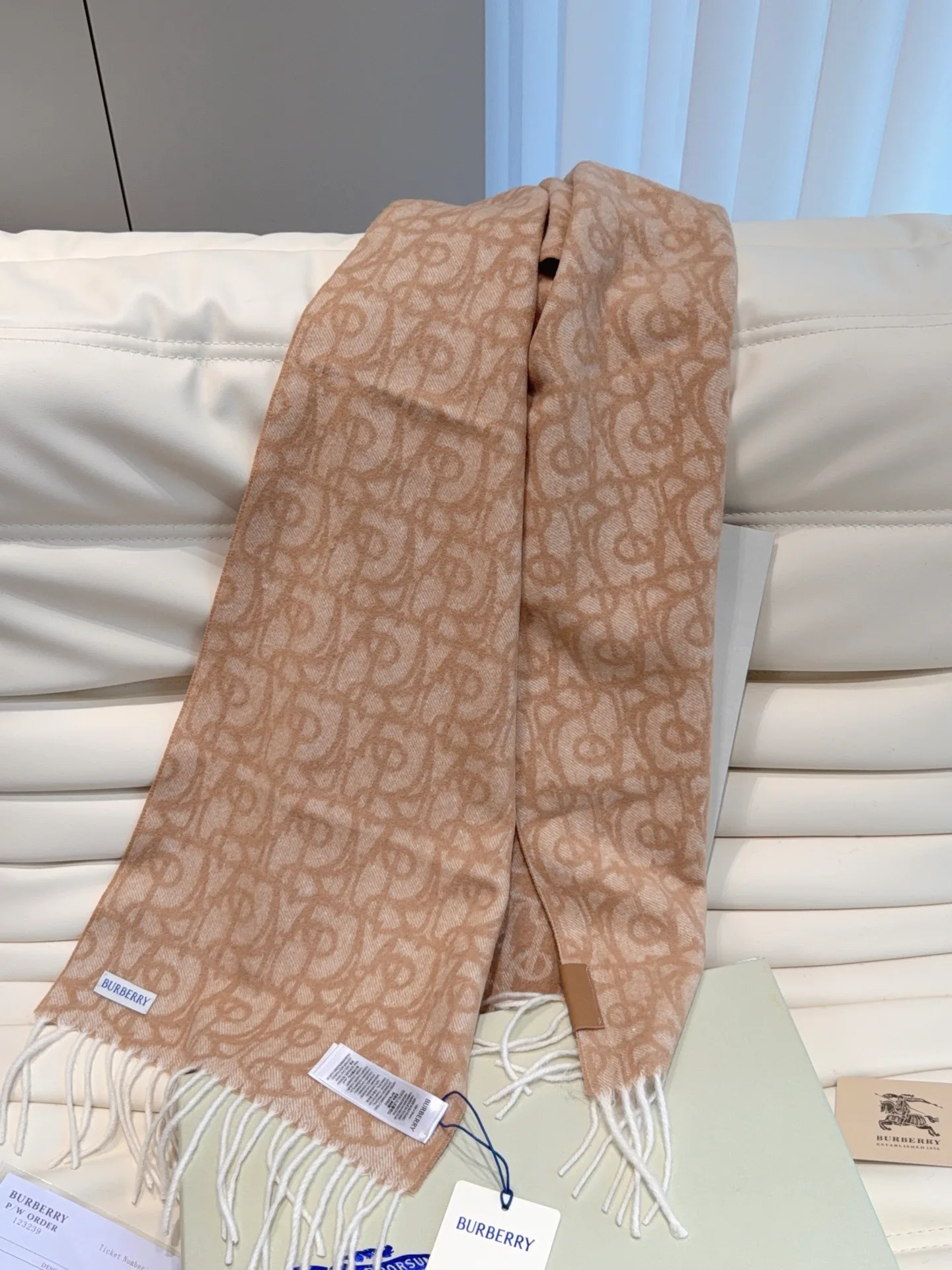 Шарфы Burberry 18287236