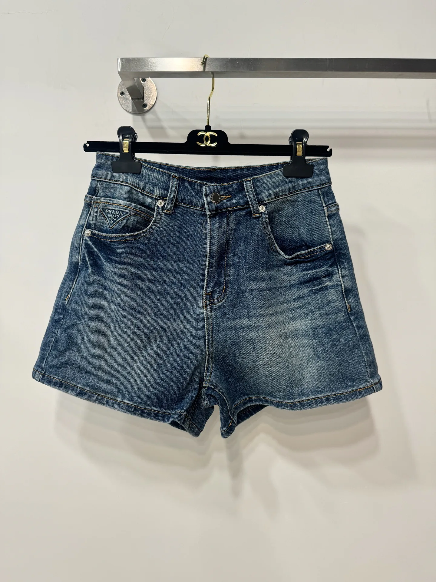 Шорты Женские Prada 11168720