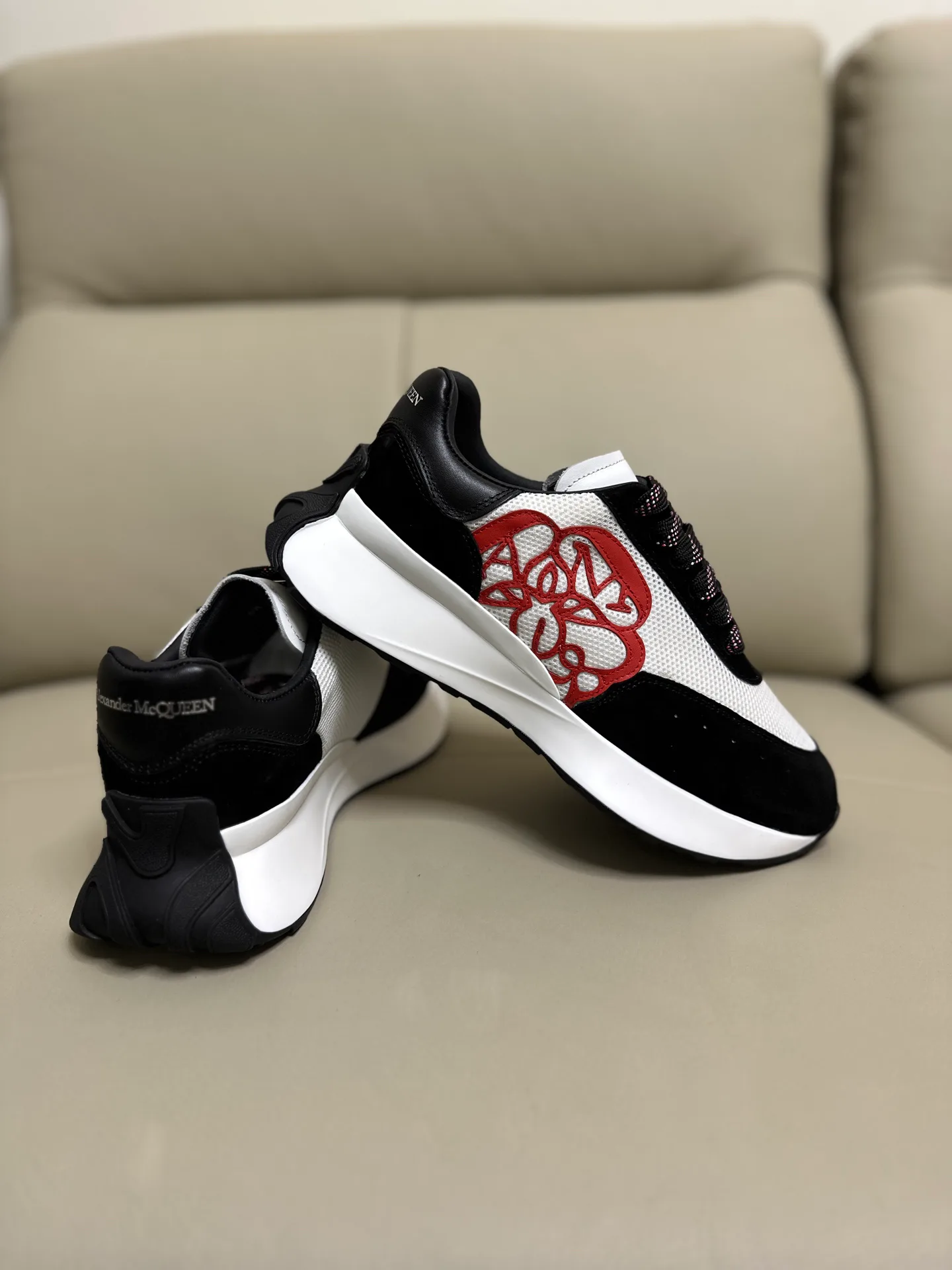 Кроссовки Женские Alexander Mcqueen 18616788