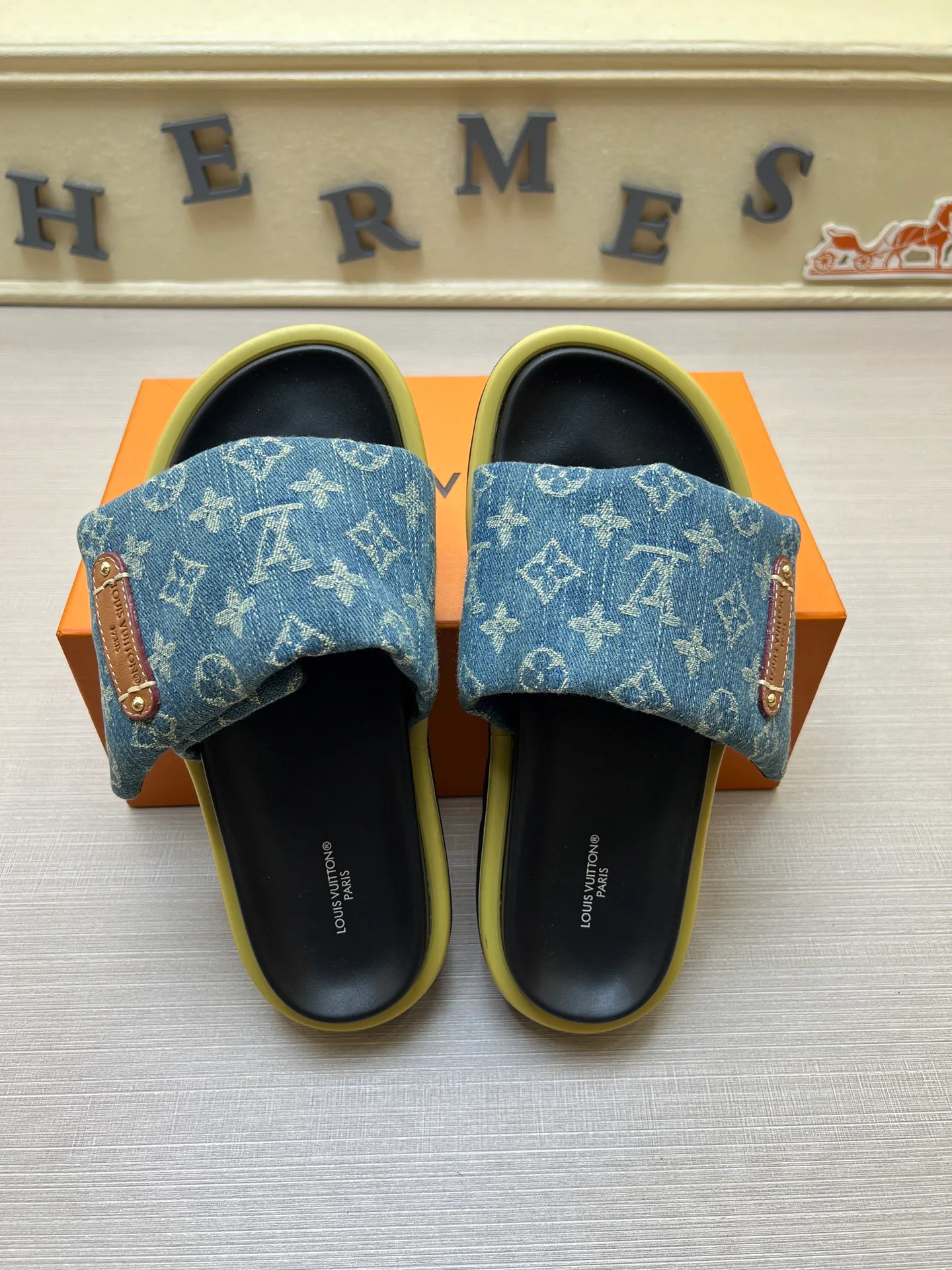 Шлепанцы Женские Louis Vuitton 9801559