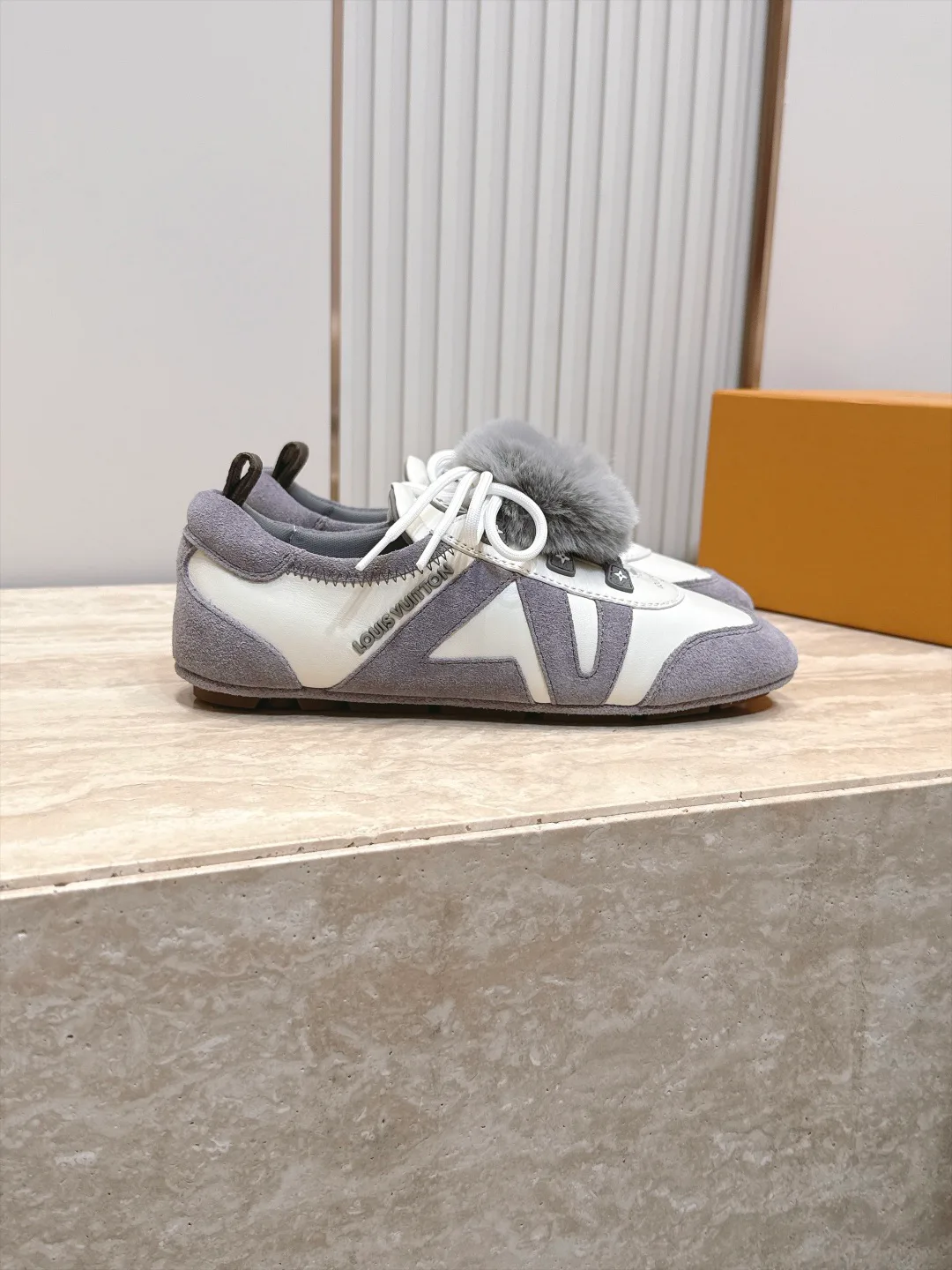 Кроссовки Женские Louis Vuitton 17946978