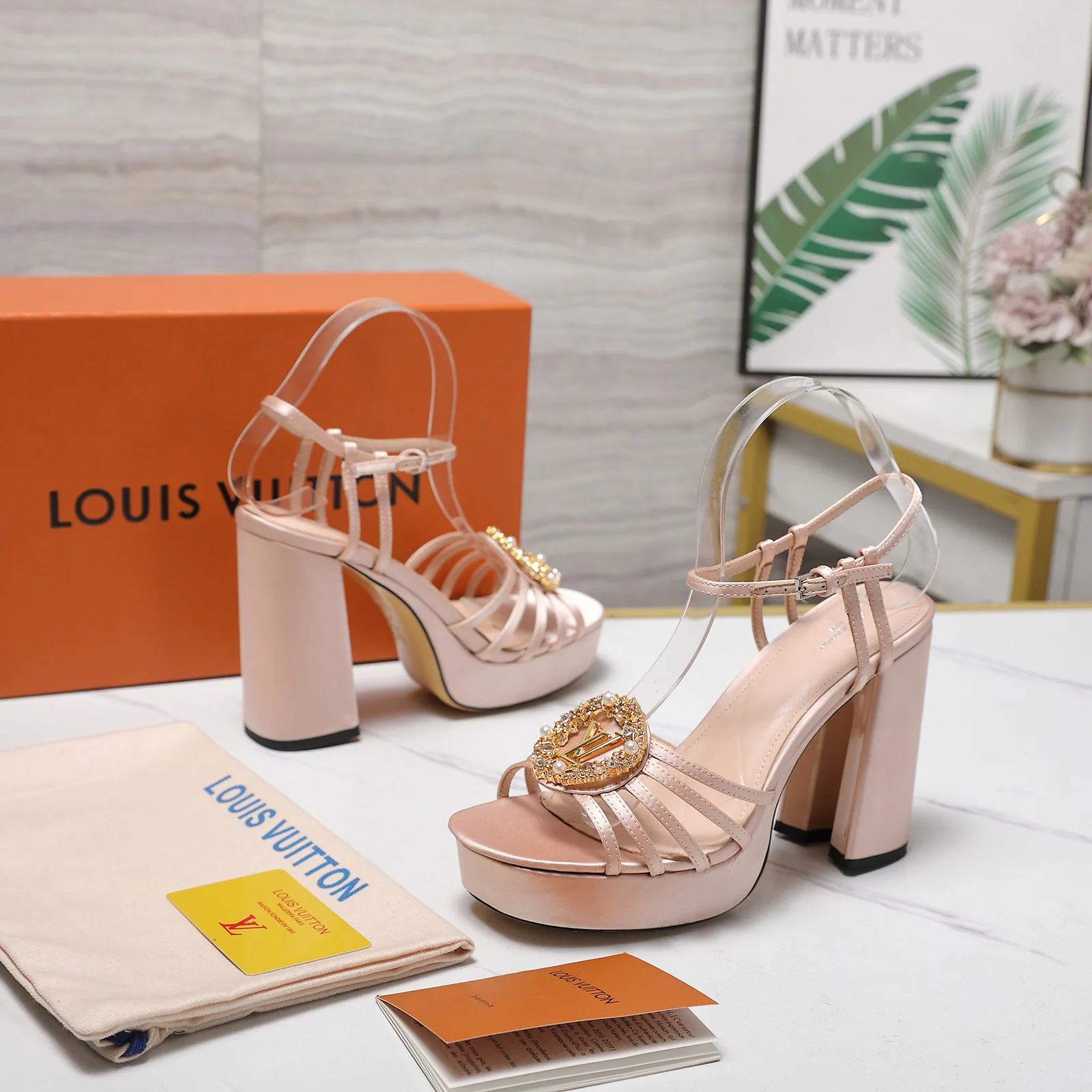 Босоножки Женские Louis Vuitton 10250865