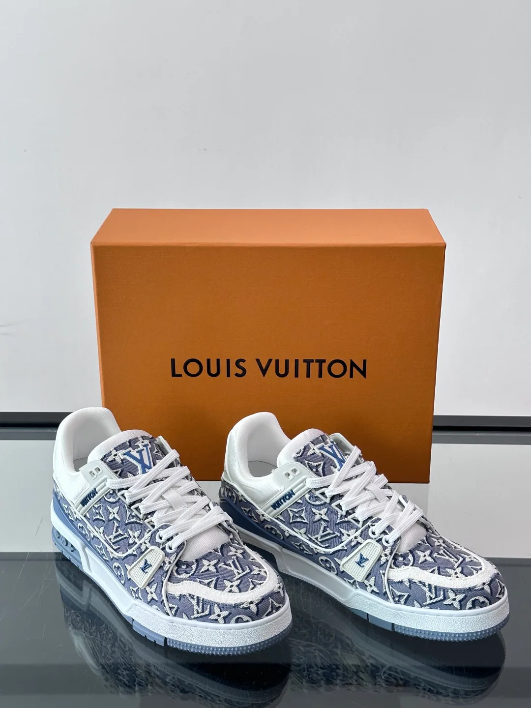 Кроссовки Женские Louis Vuitton 18039738