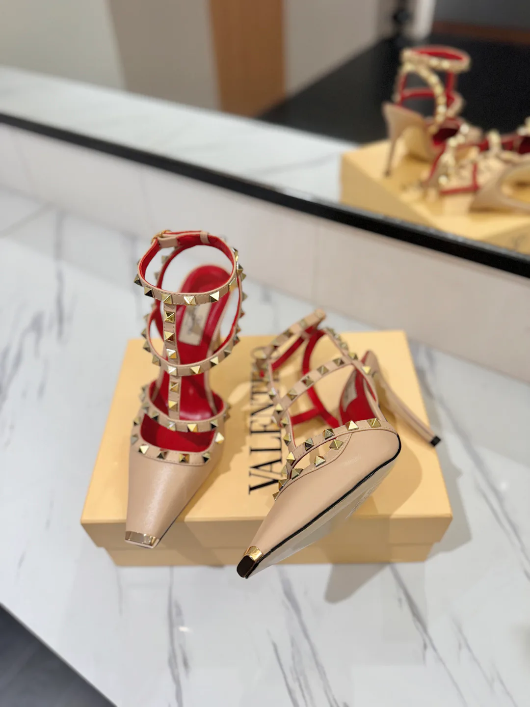 Босоножки Женские Valentino 17305539