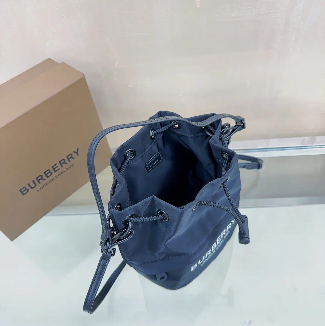 Классические Сумки Женские Burberry 11017431