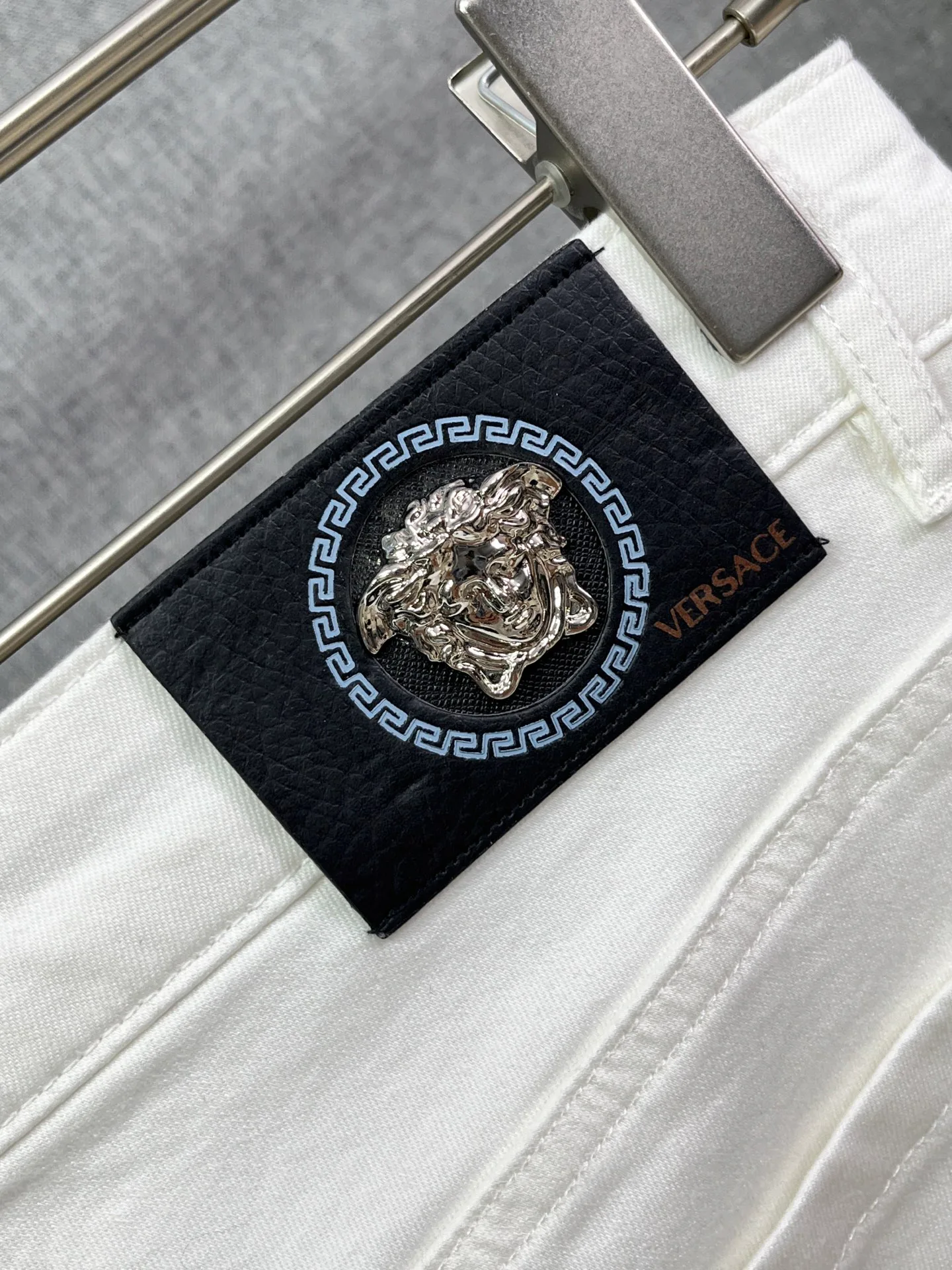 Джинсы Мужские Versace 18097875