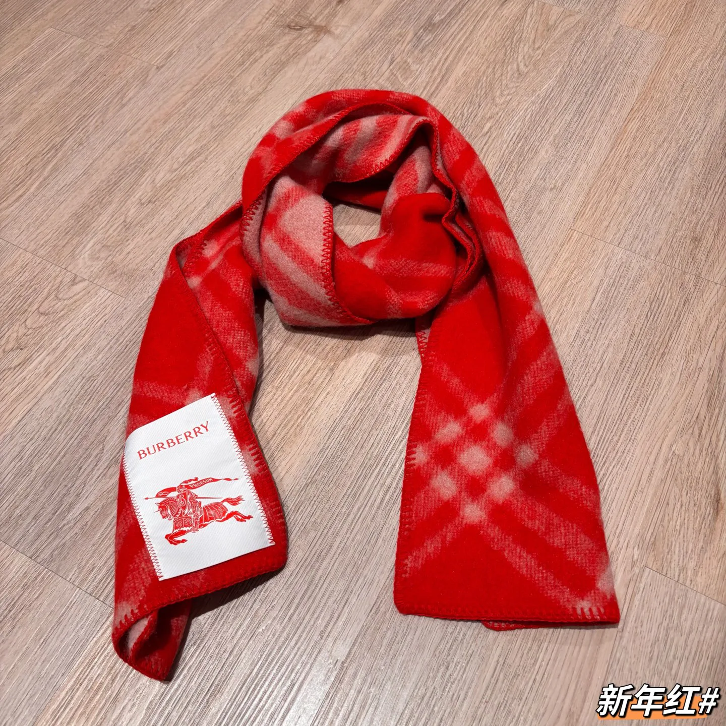 Шарфы Burberry 18507381