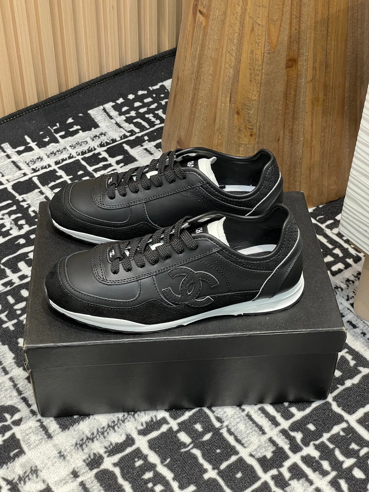 Кроссовки Женские Chanel 18400