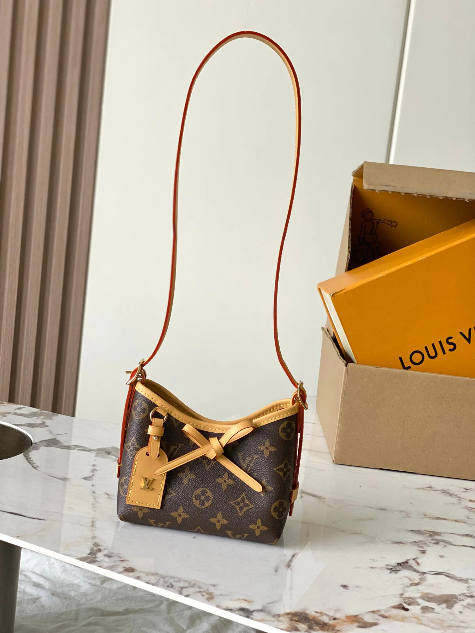 Классические Сумки Женские Louis Vuitton 18170479