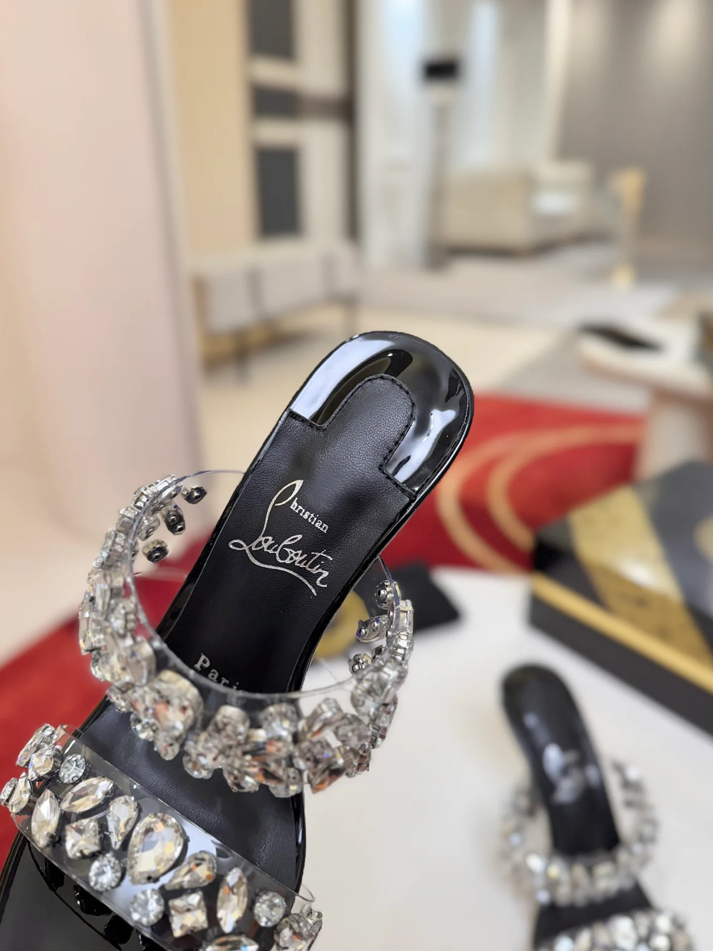 Босоножки Женские Christian Louboutin 18549160