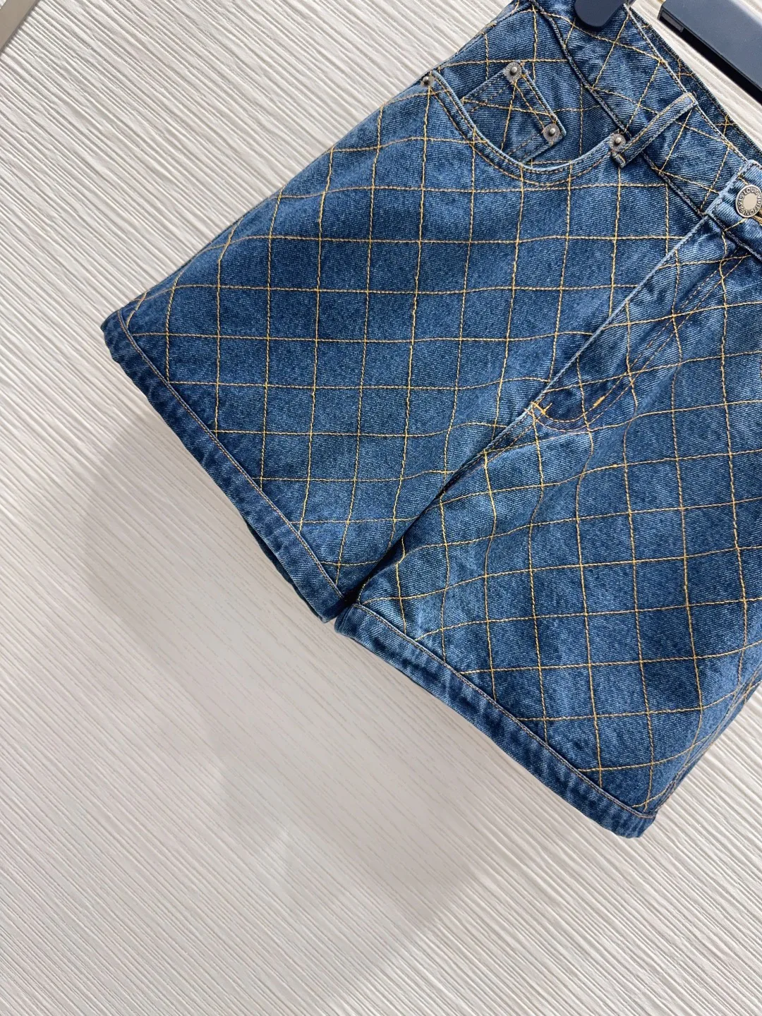 Шорты Женские Louis Vuitton 18211645
