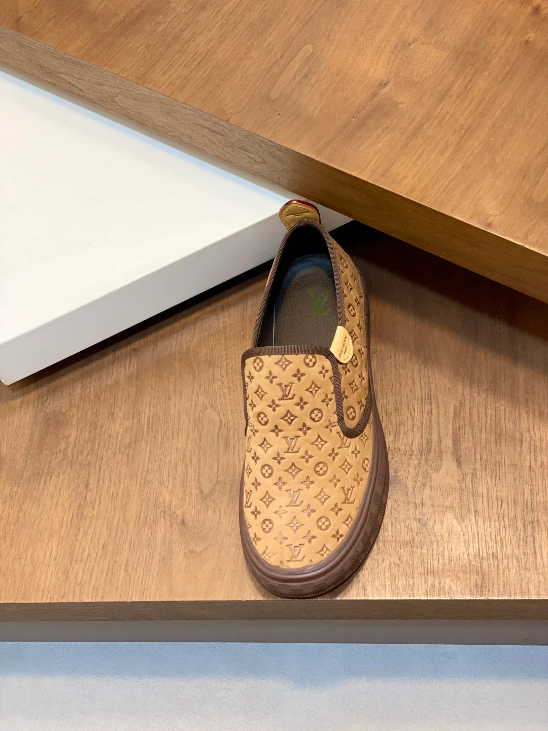 Кроссовки Мужские Louis Vuitton 18707536