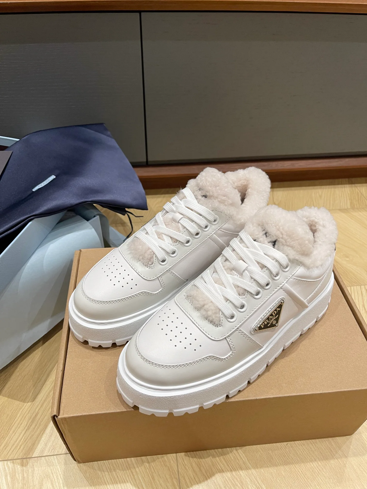 Кроссовки Женские Prada 1138305