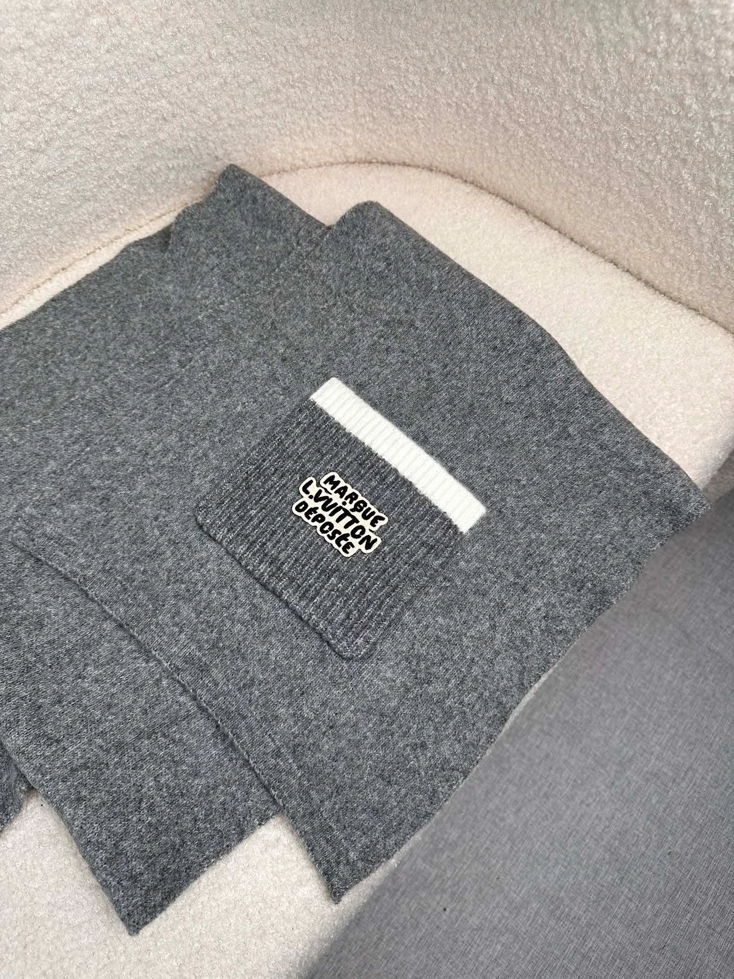 Шарфы Louis Vuitton 18627334