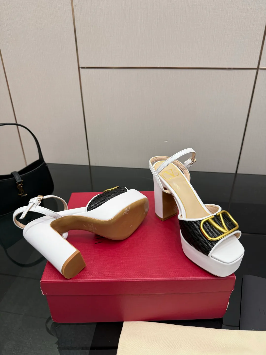 Босоножки Женские Valentino 13241316