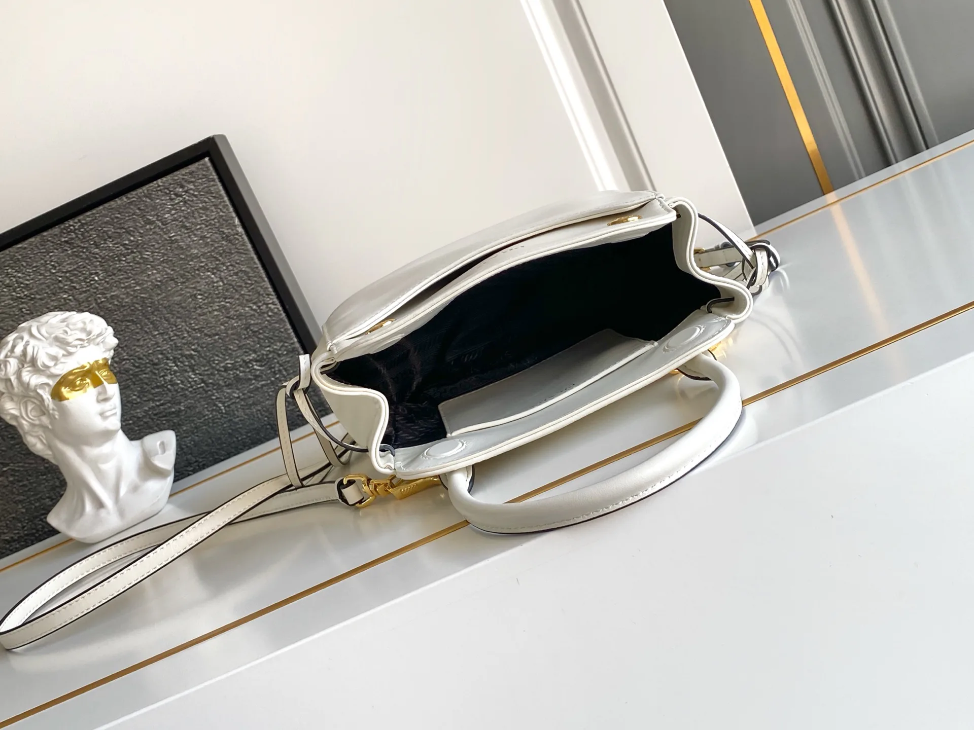 Классические Сумки Женские Prada 13368491