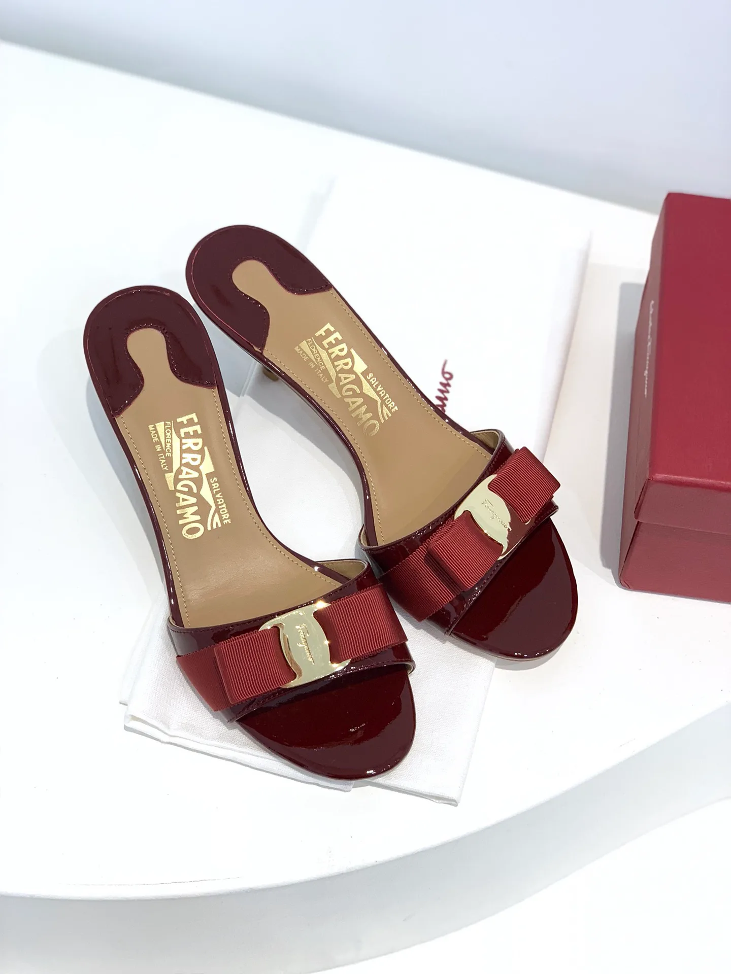 Босоножки Женские Salvatore Ferragamo 17642544