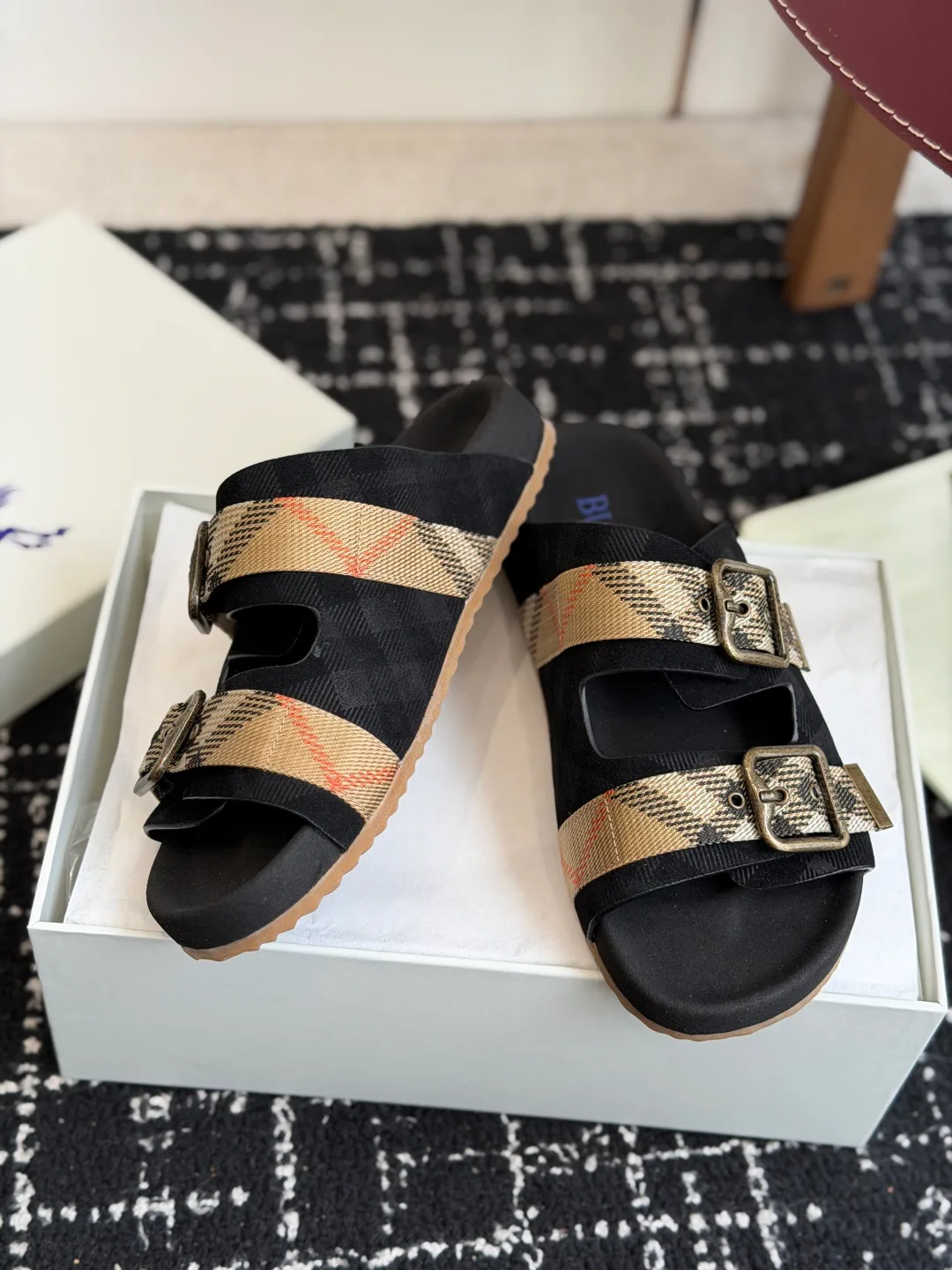 Шлепанцы Женские Burberry 17075329