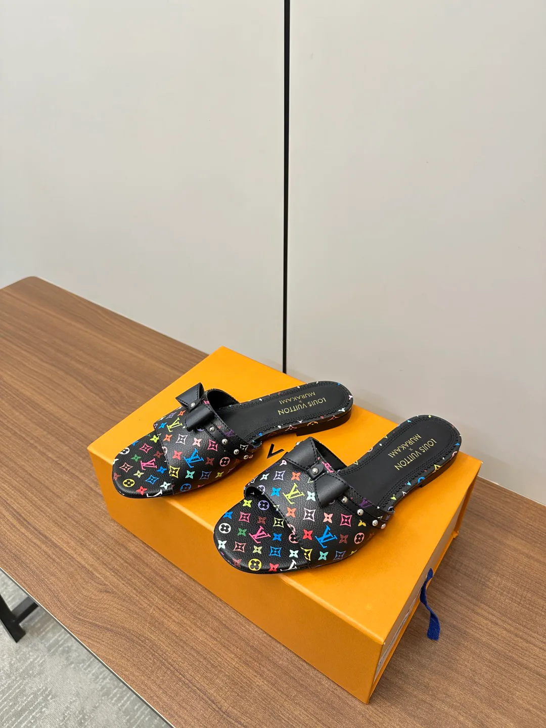 Шлепанцы Женские Louis Vuitton 27921