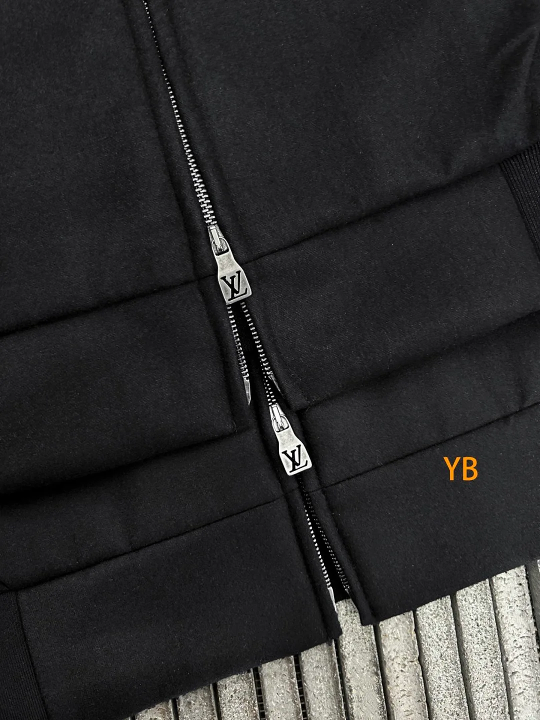Куртки И Пуховики Мужские Louis Vuitton 17480623