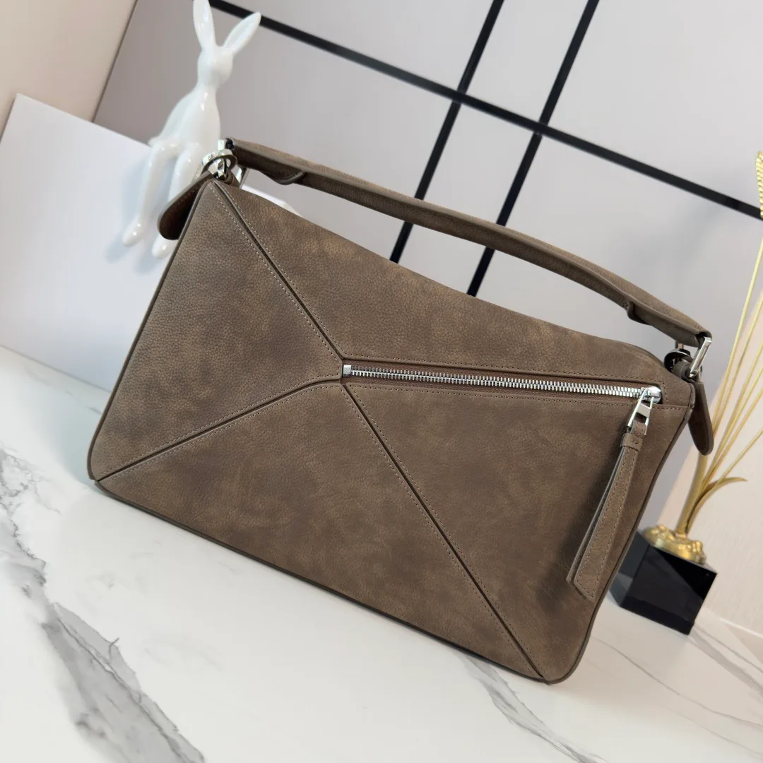 Классические Сумки Женские Loewe 18030347