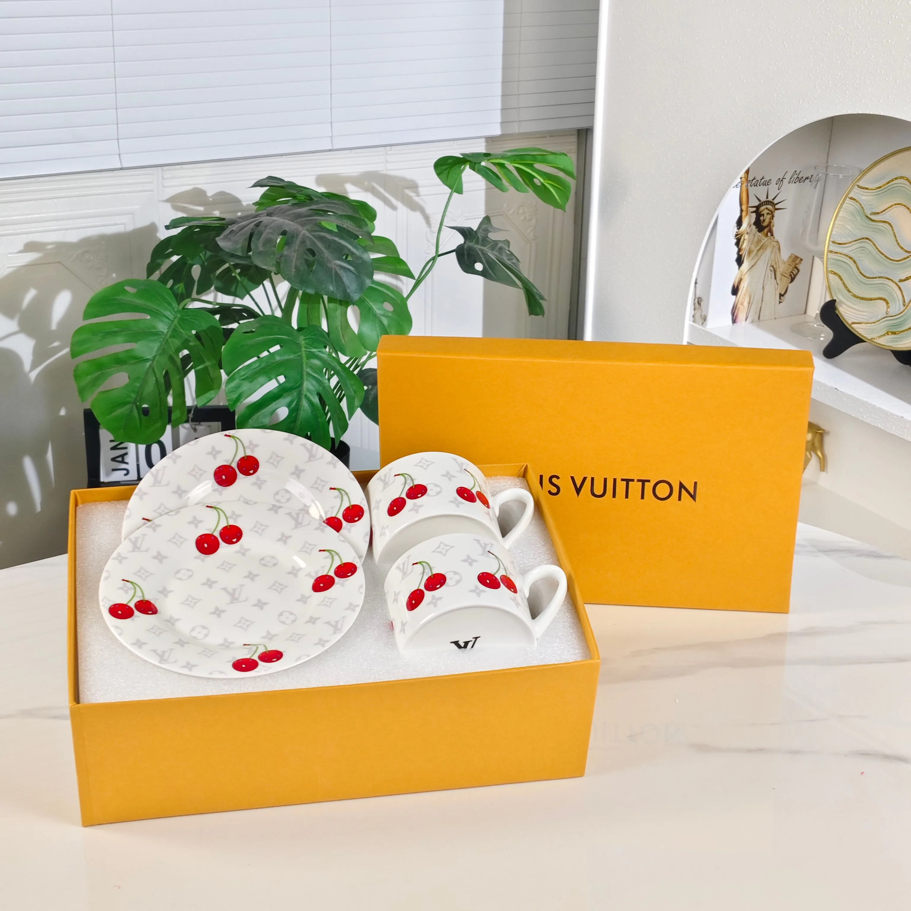 Посуда Louis Vuitton 380076