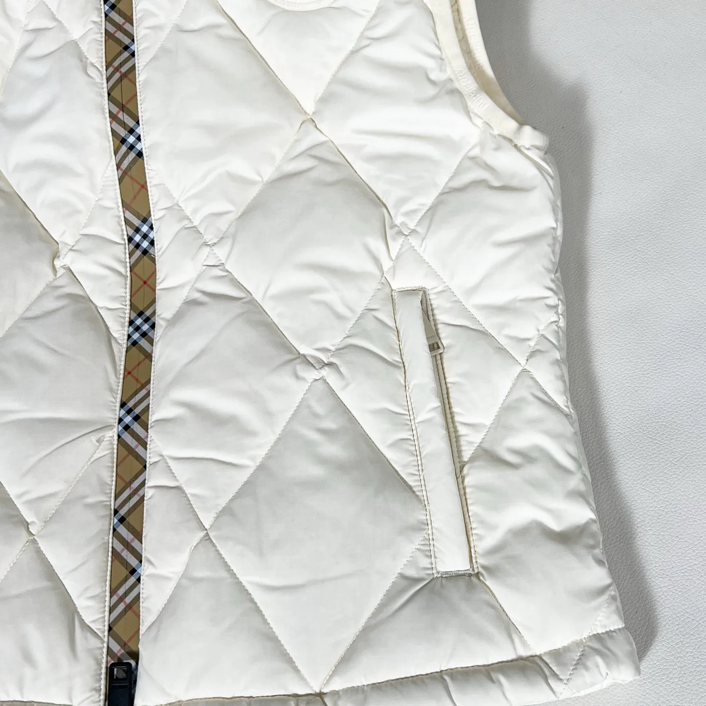 Жилеты Женские Burberry 18728598