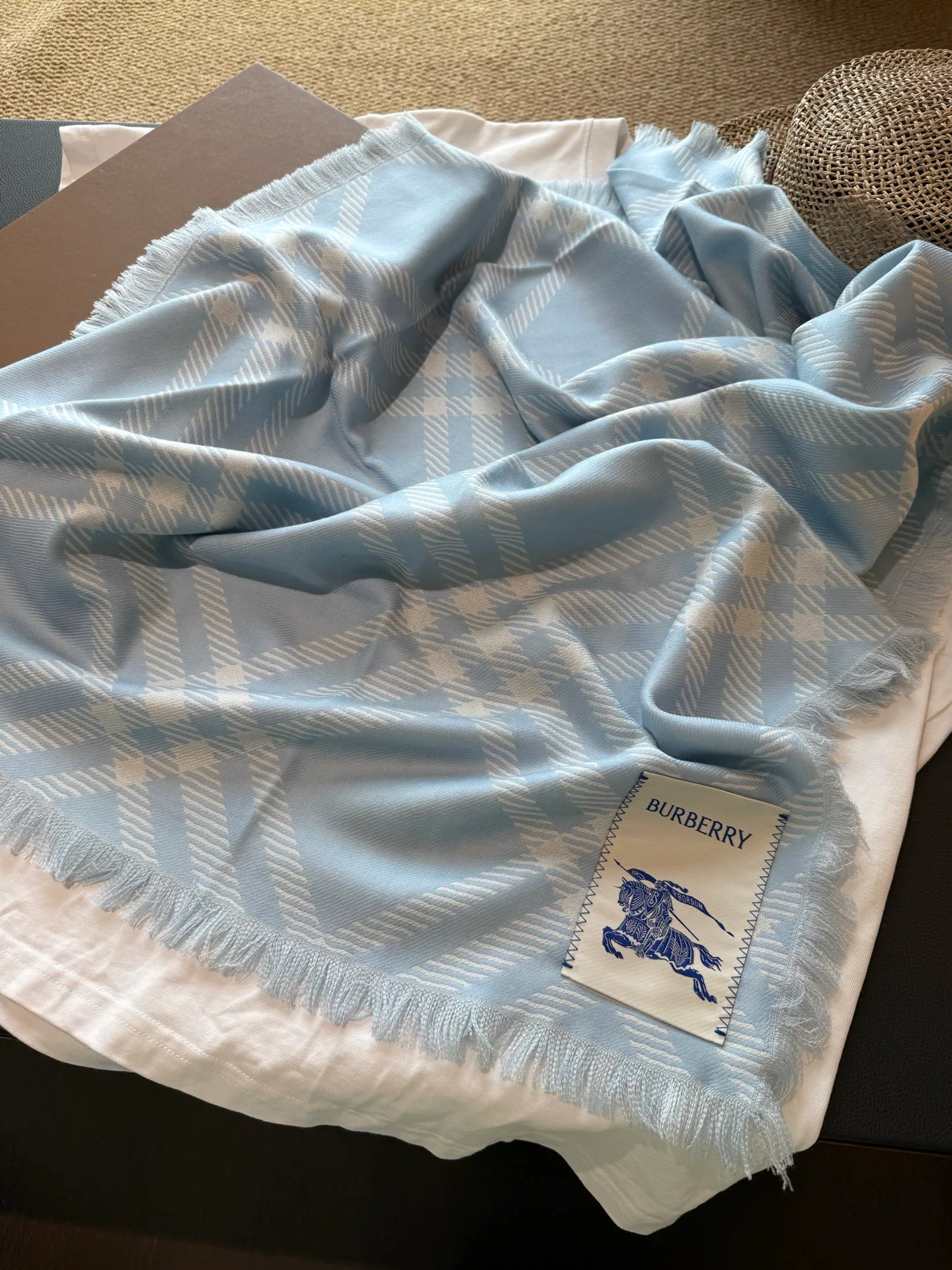 Шарфы Burberry 18627365