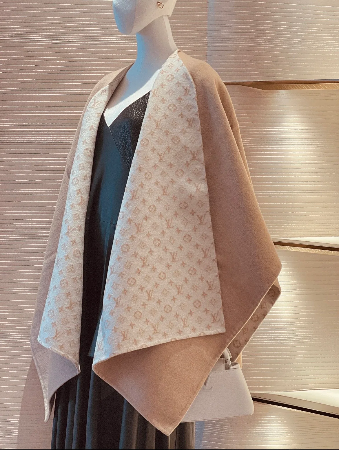 Пальто Женские Louis Vuitton 19578079