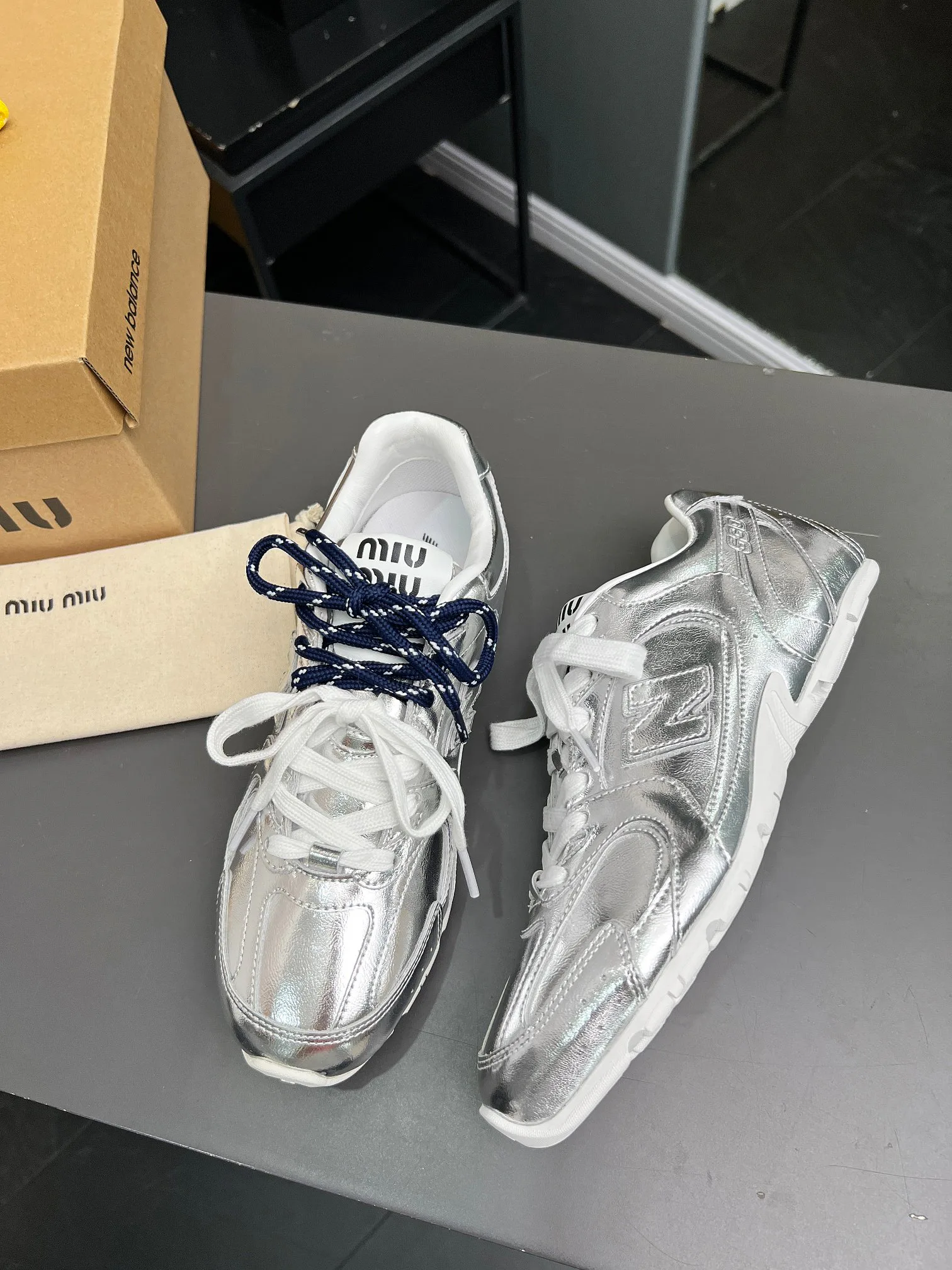 Кроссовки Женские Miu Miu 18308