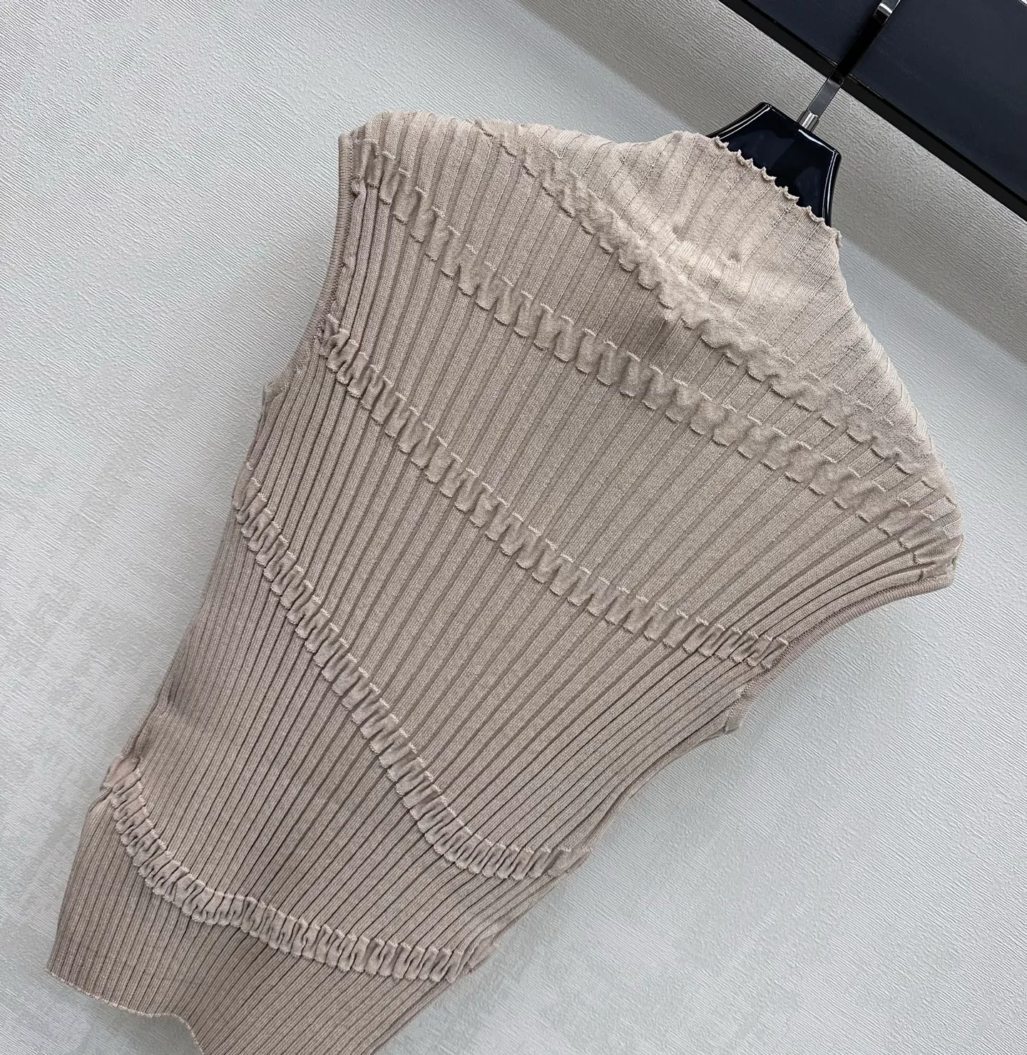 Жилеты Женские Chanel 11682785