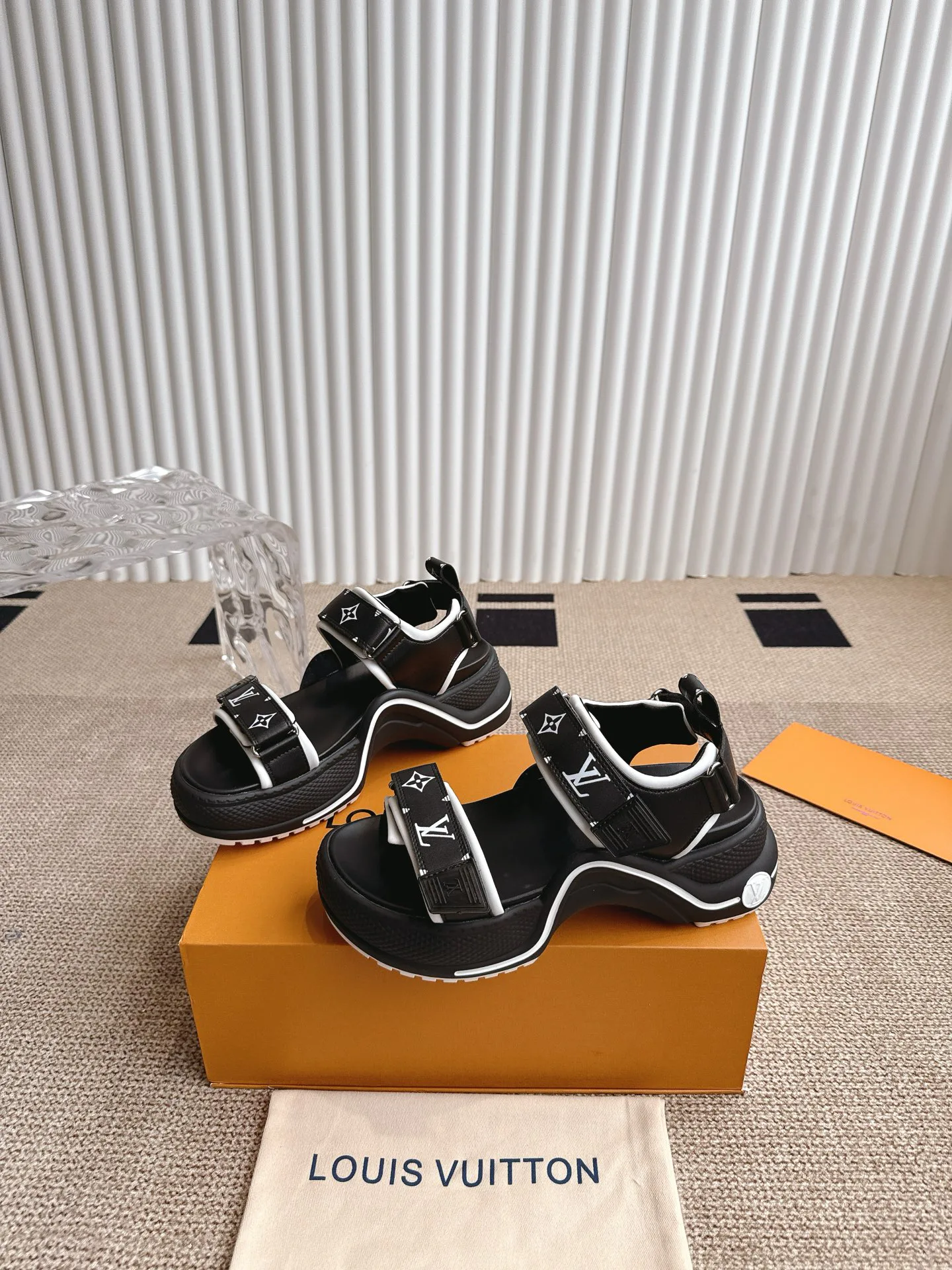 Сандалии Женские Louis Vuitton 35141