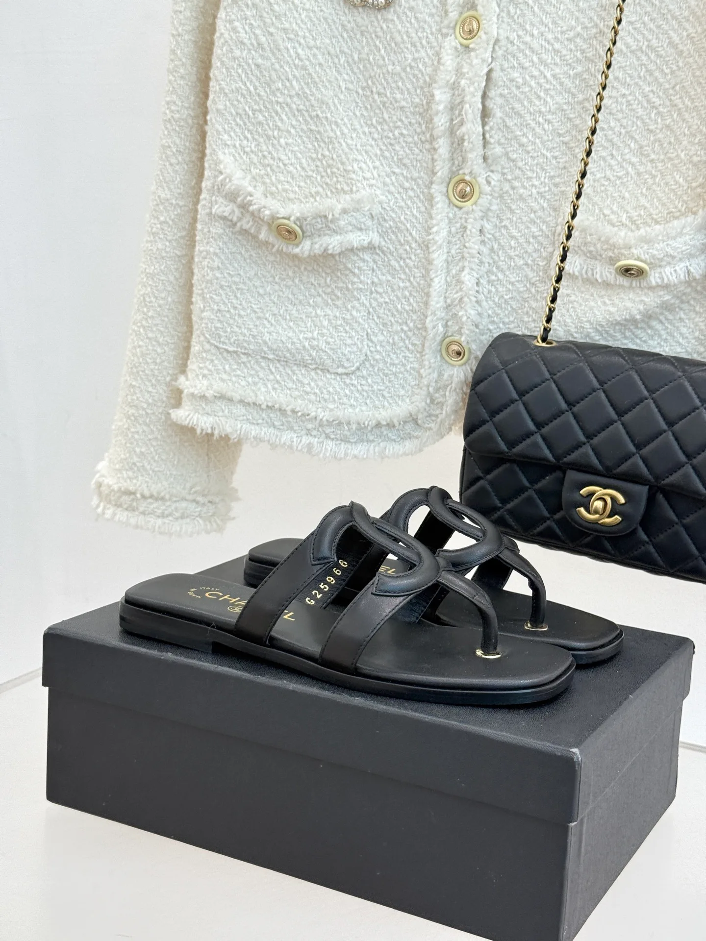 Шлепанцы Женские Chanel 11485808