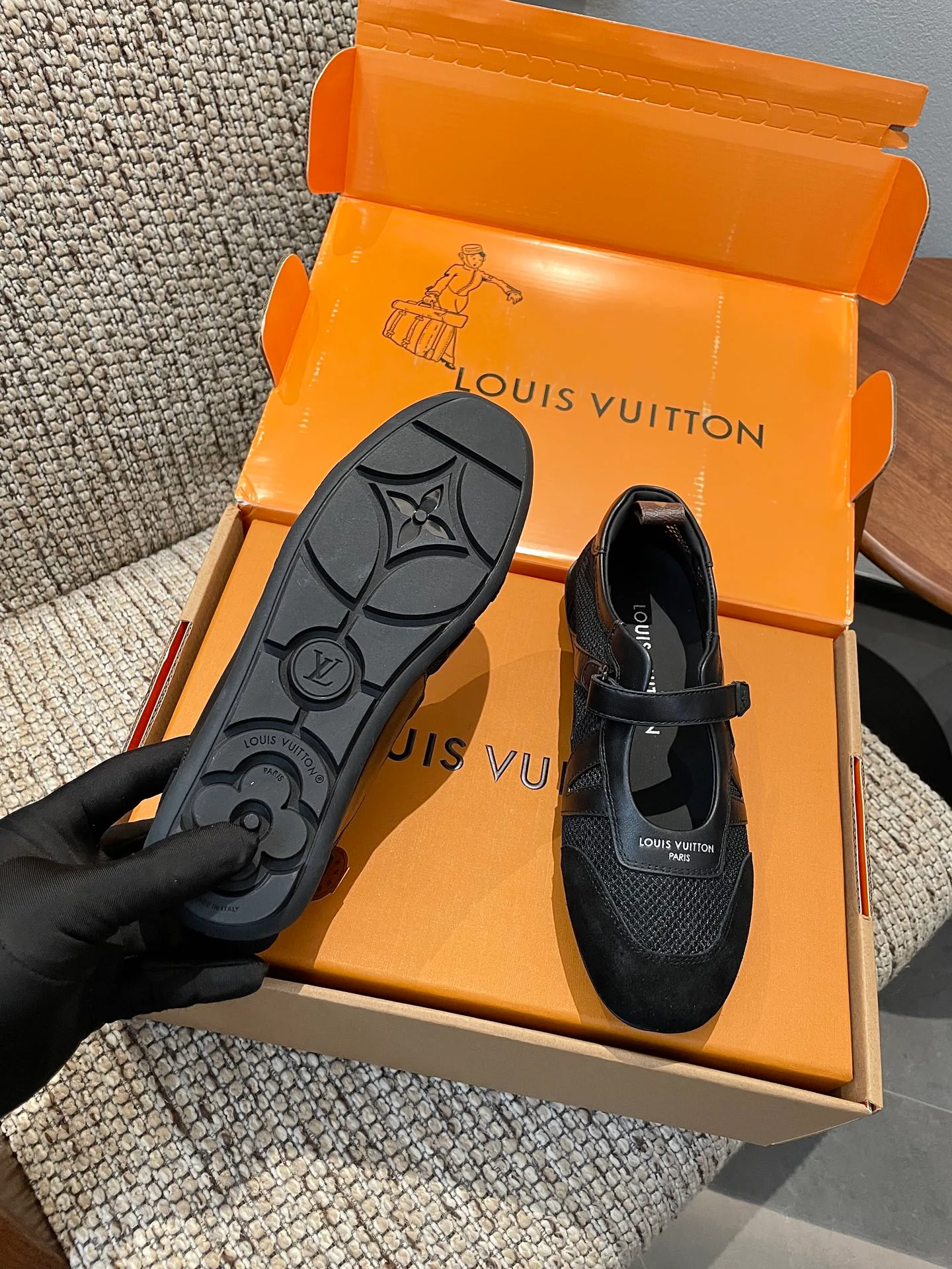 Кроссовки Женские Louis Vuitton 18209167