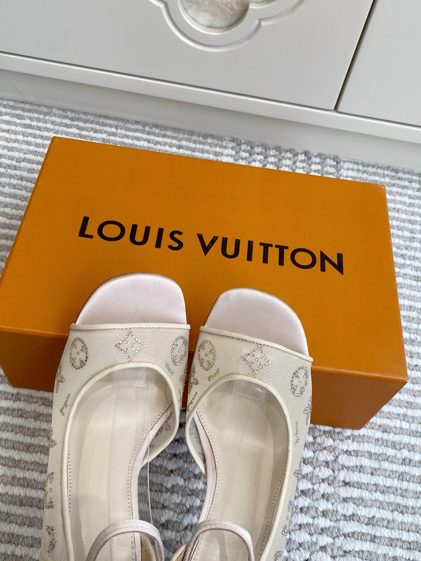 Босоножки Женские Louis Vuitton 12779845