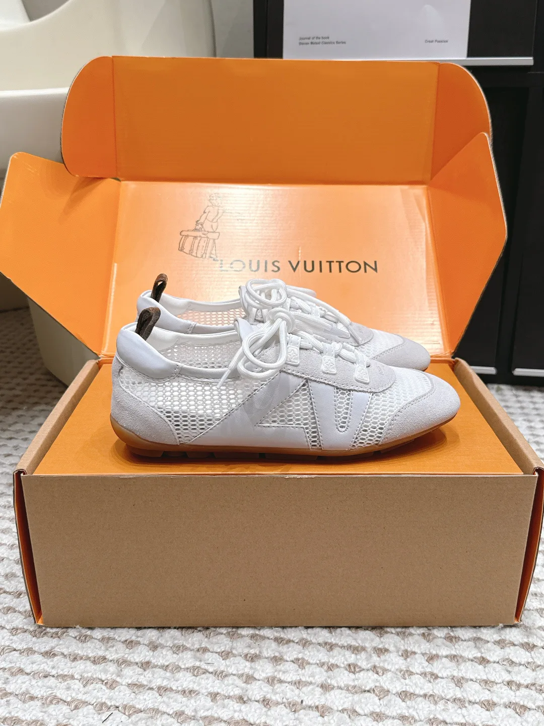 Кроссовки Женские Louis Vuitton 19043357