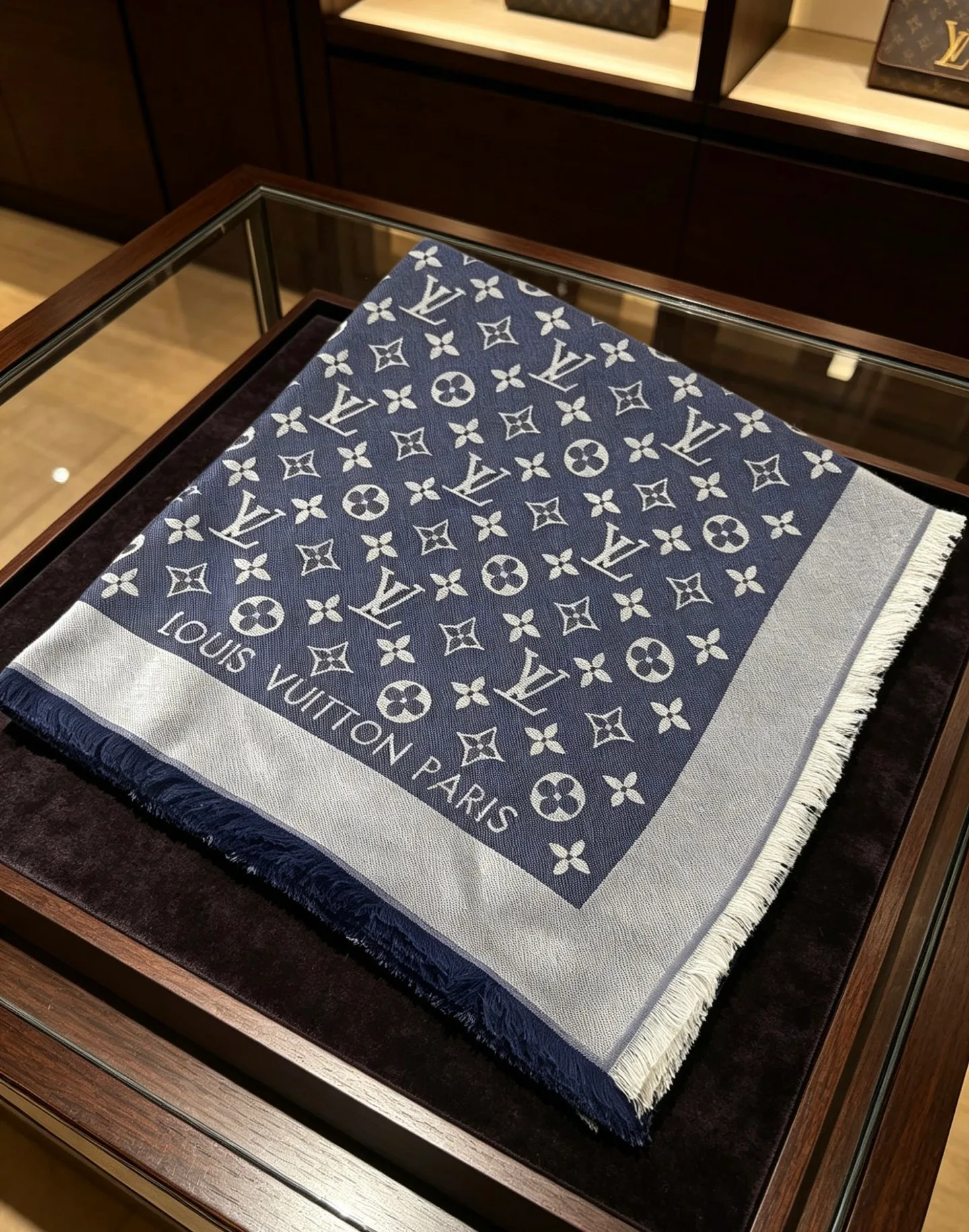 Шарфы Louis Vuitton 15150453