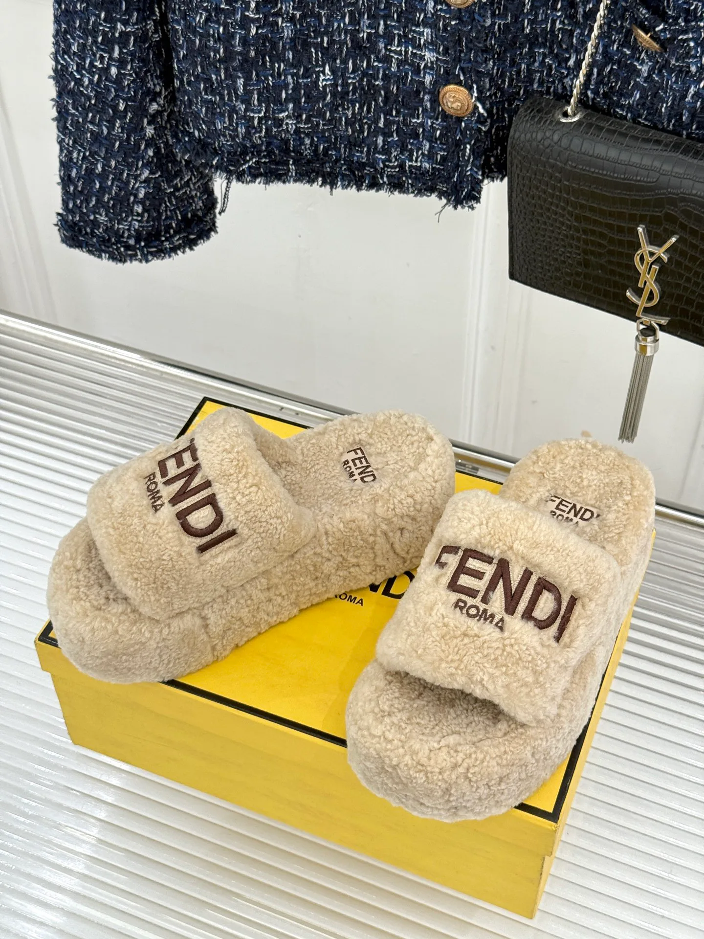 Тапочки Женские Fendi 18154669
