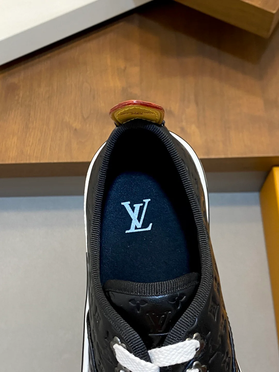 Кроссовки Мужские Louis Vuitton 18762350