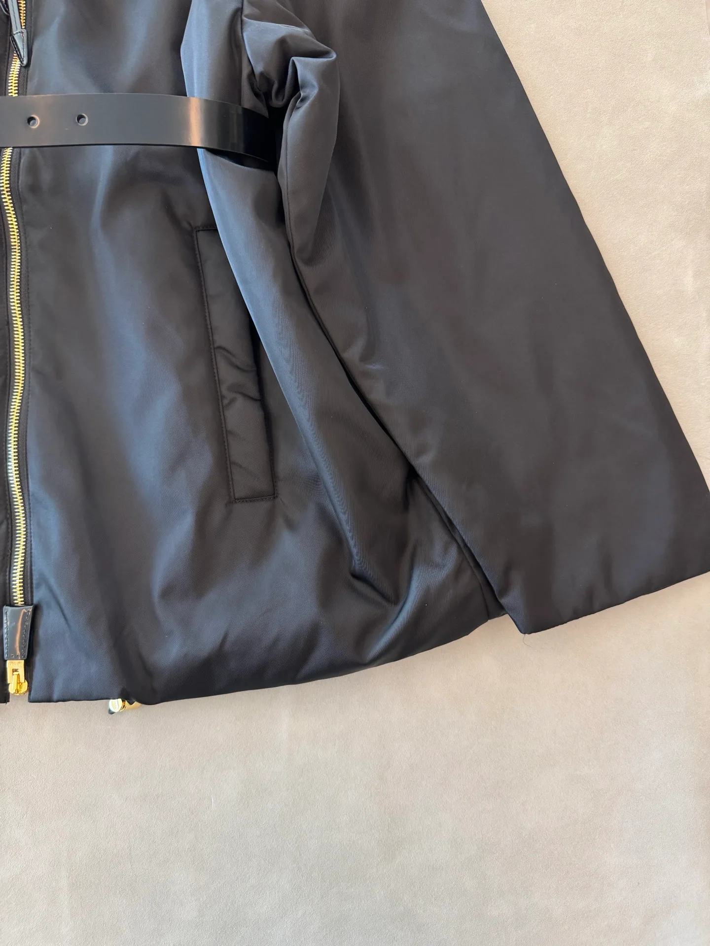 Куртки И Пуховики Женские Prada 18189294