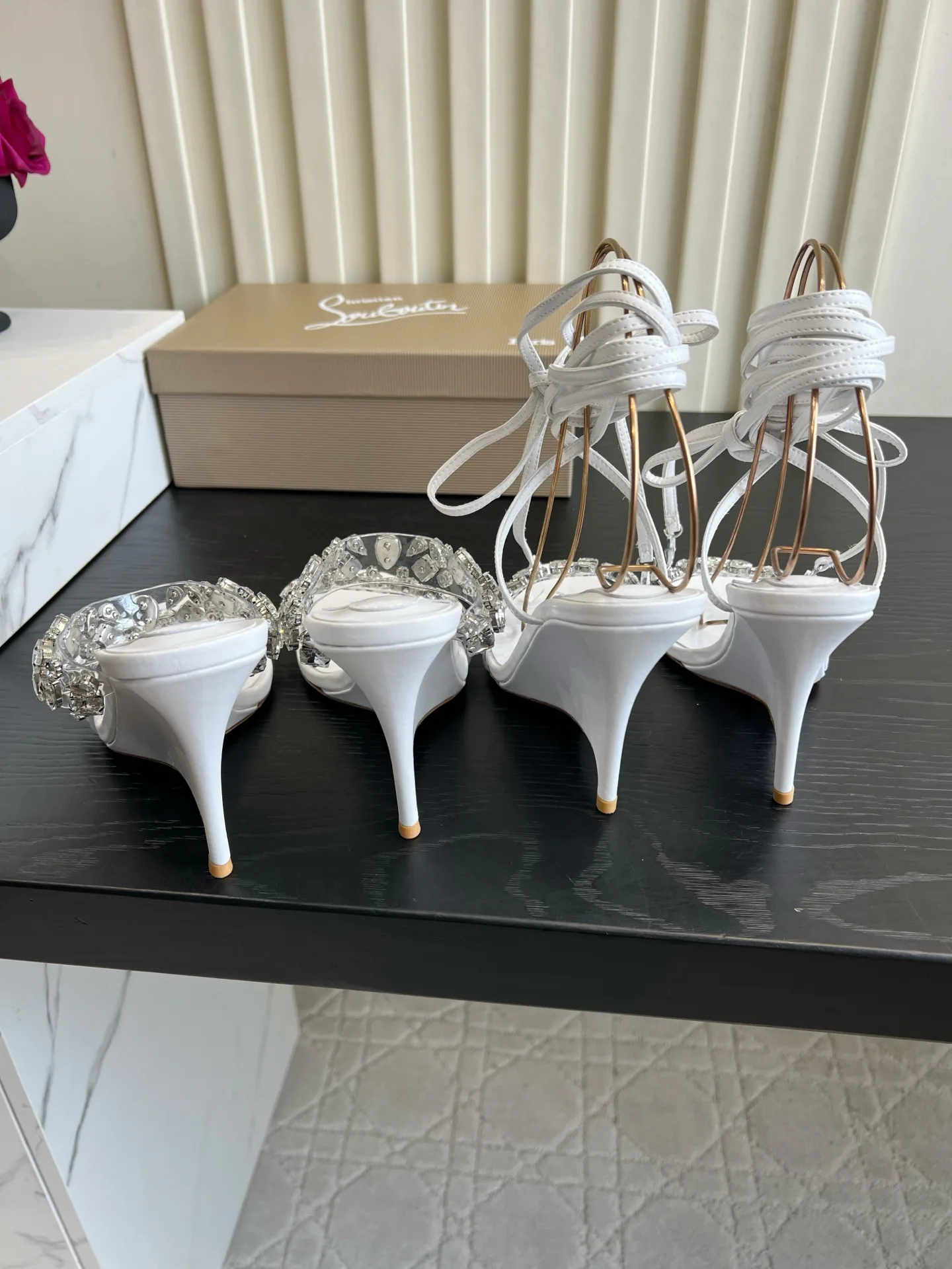 Босоножки Женские Christian Louboutin 18614258