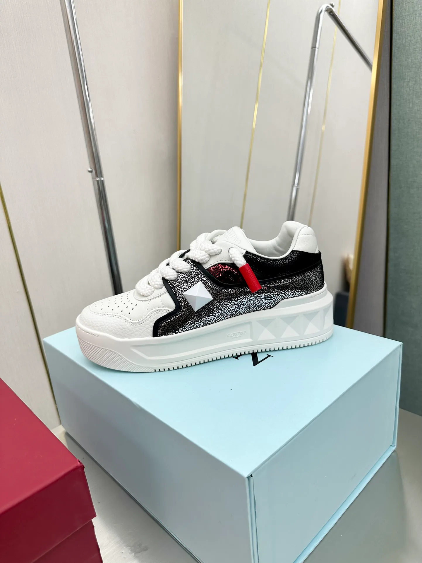 Кроссовки Женские Valentino 17904338