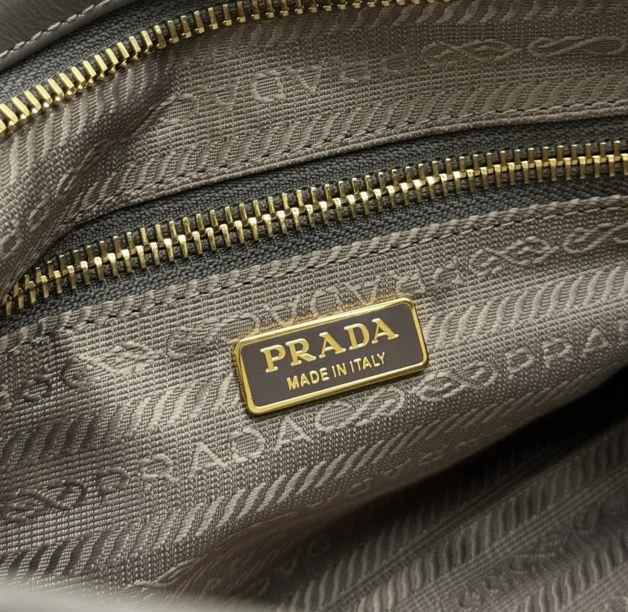 Классические Сумки Женские Prada 11462493