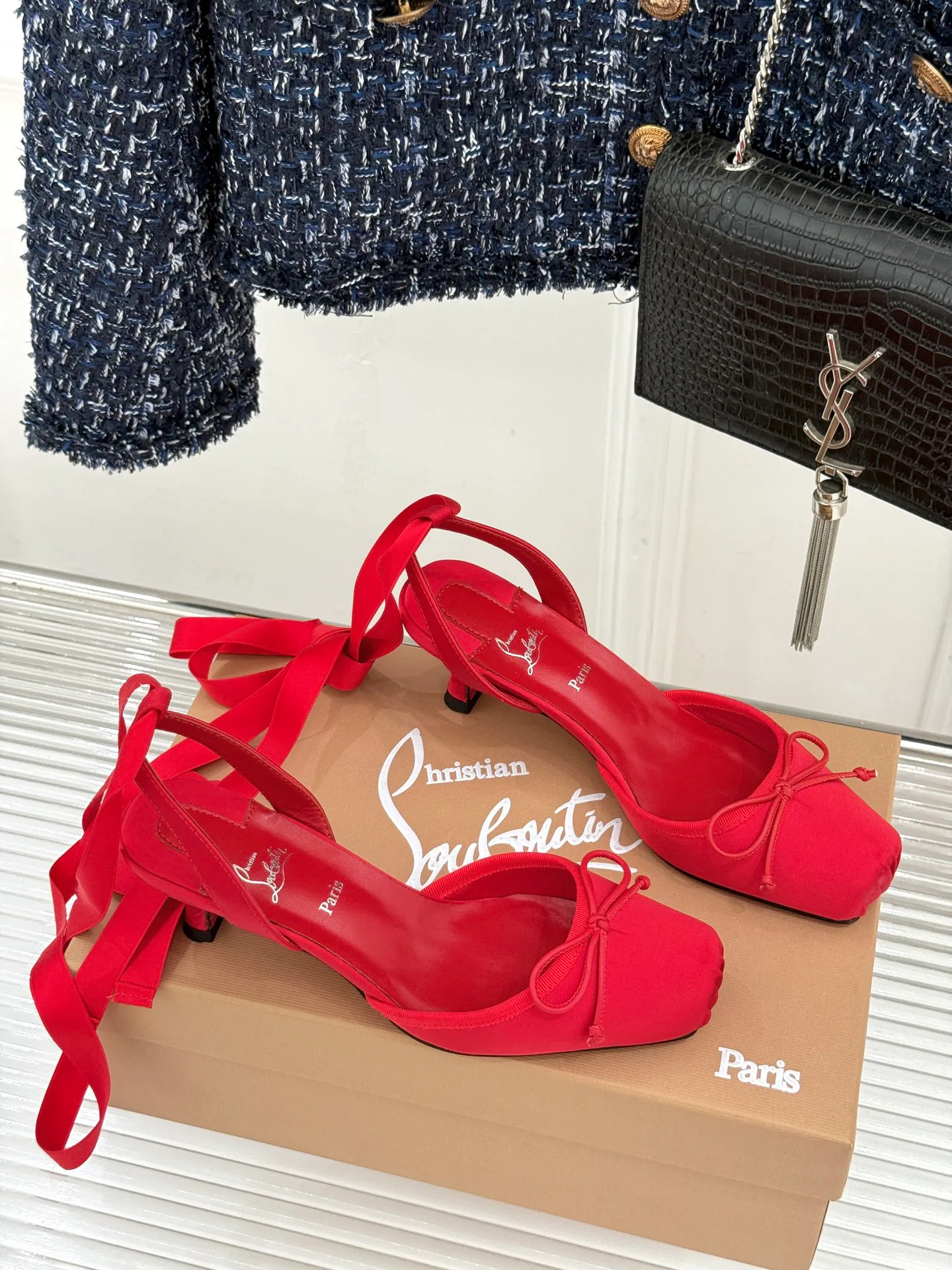 Босоножки Женские Christian Louboutin 11416413