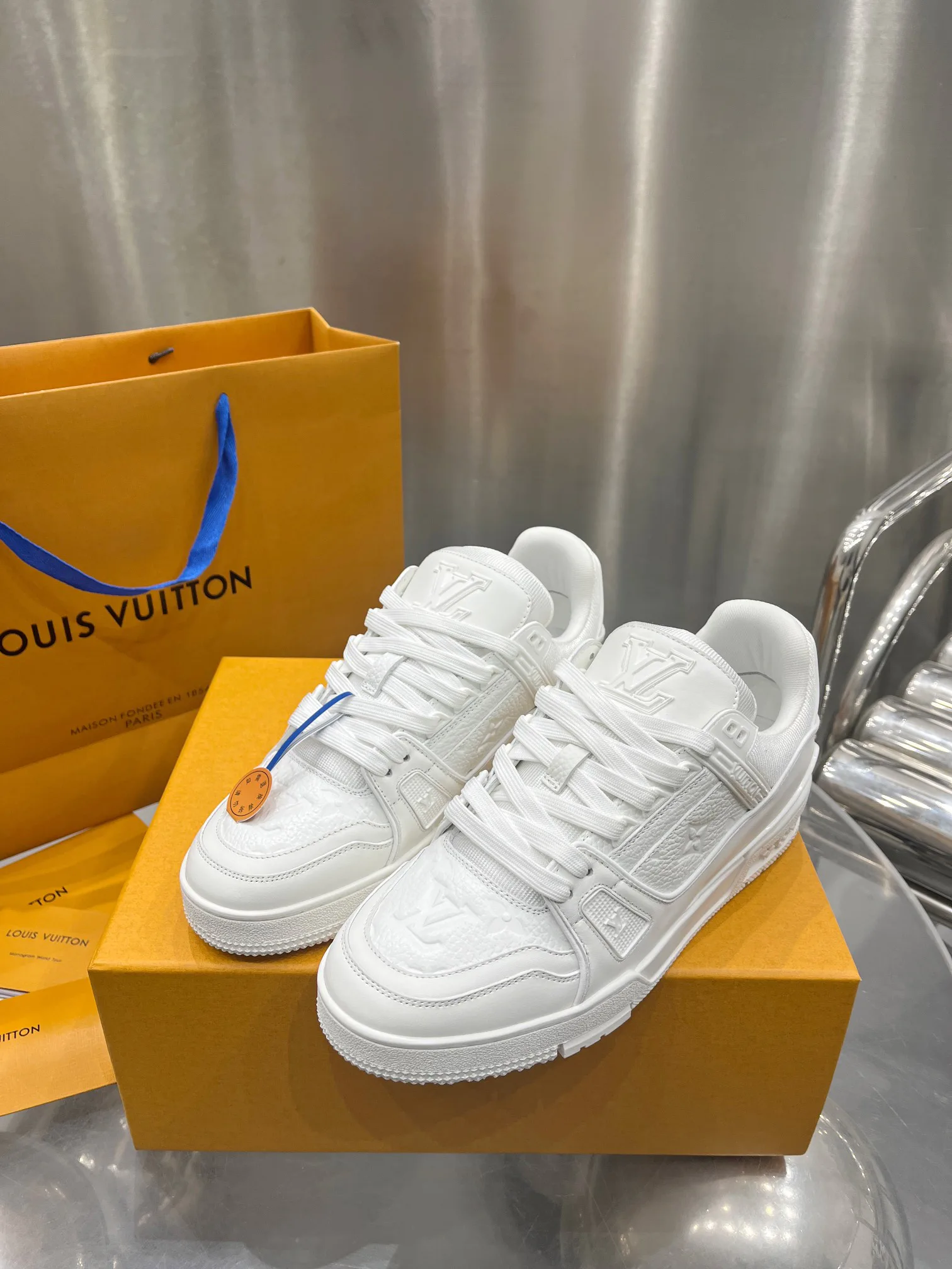 Кроссовки Женские Louis Vuitton 19073377