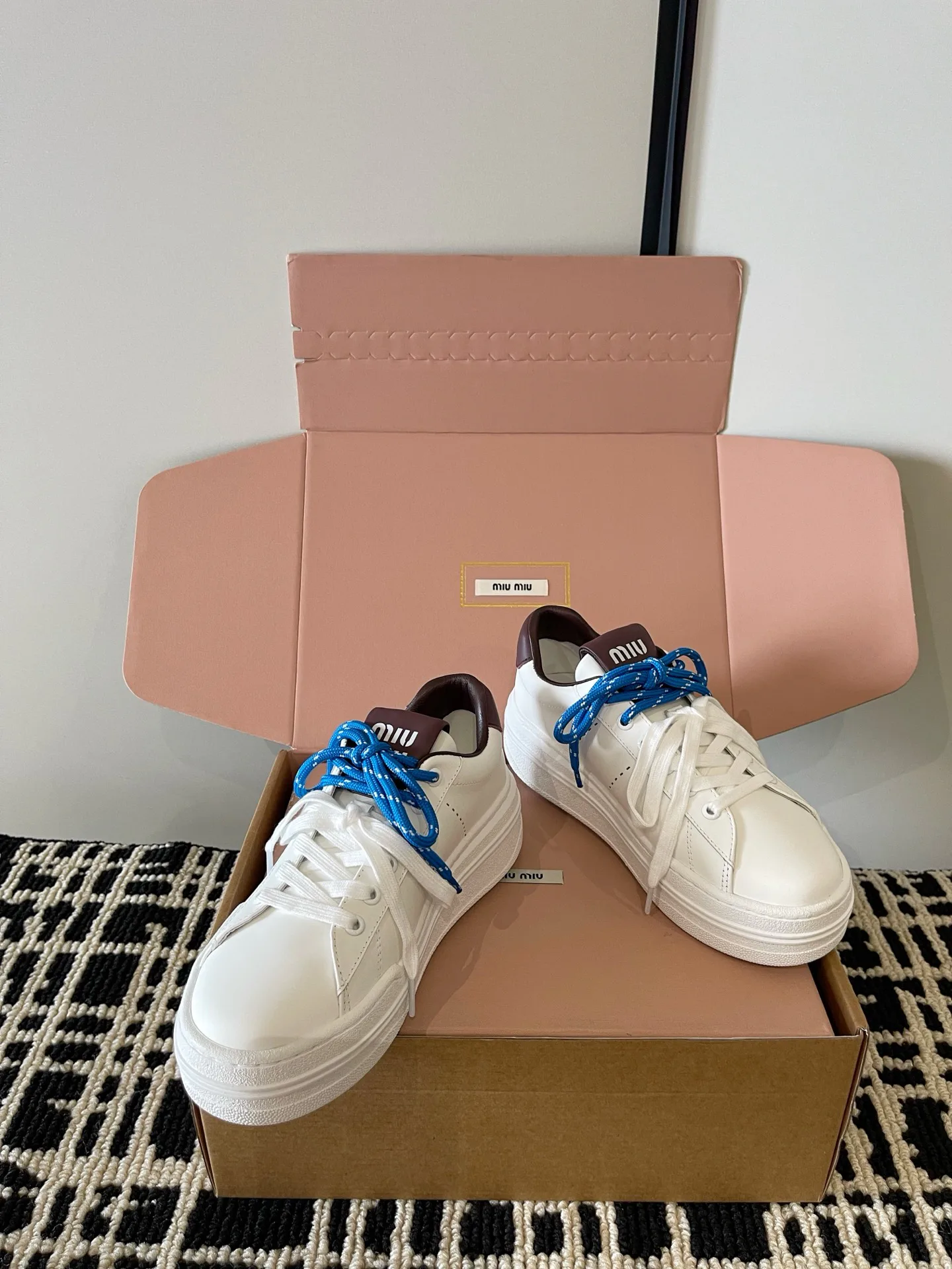 Кроссовки Женские Miu Miu 18234991