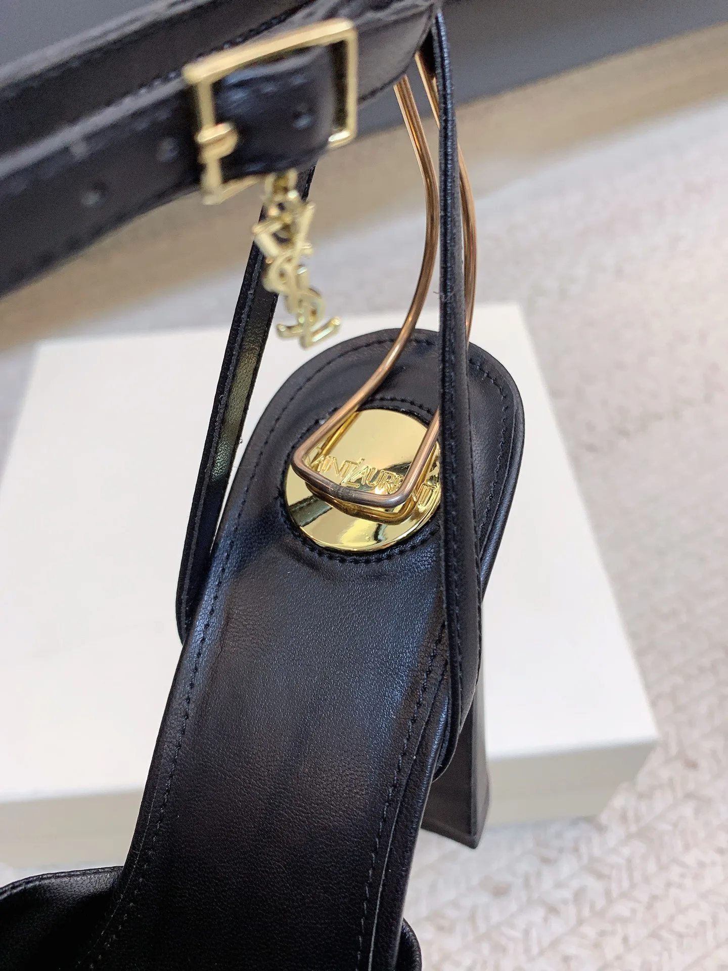 Босоножки Женские Saint Laurent 18731815